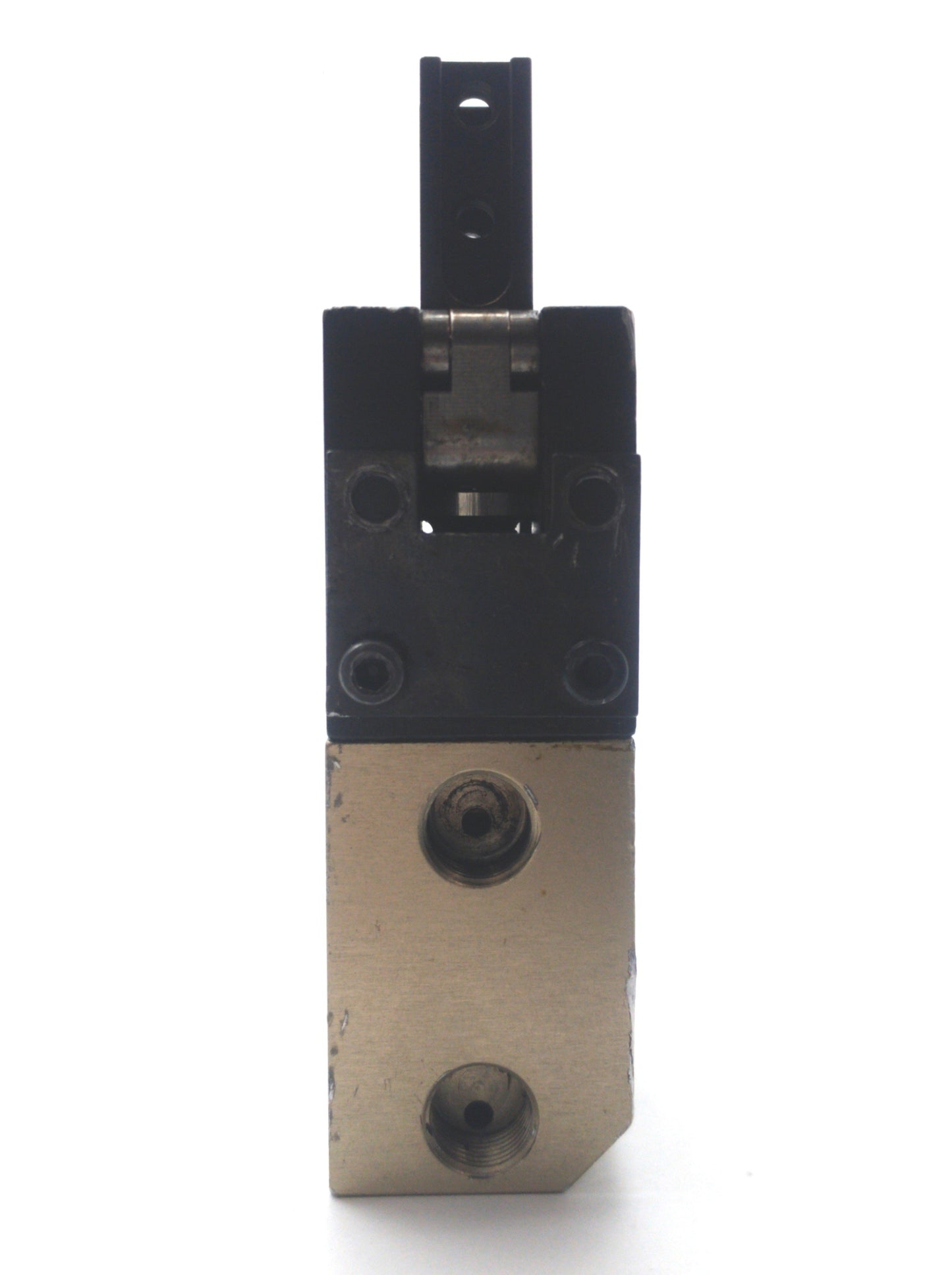 Used Pneumatic Parallel Gripper, 2-Finger, 8mm Jaw Opening, M4 Jaw Thread, 1/8"NPT