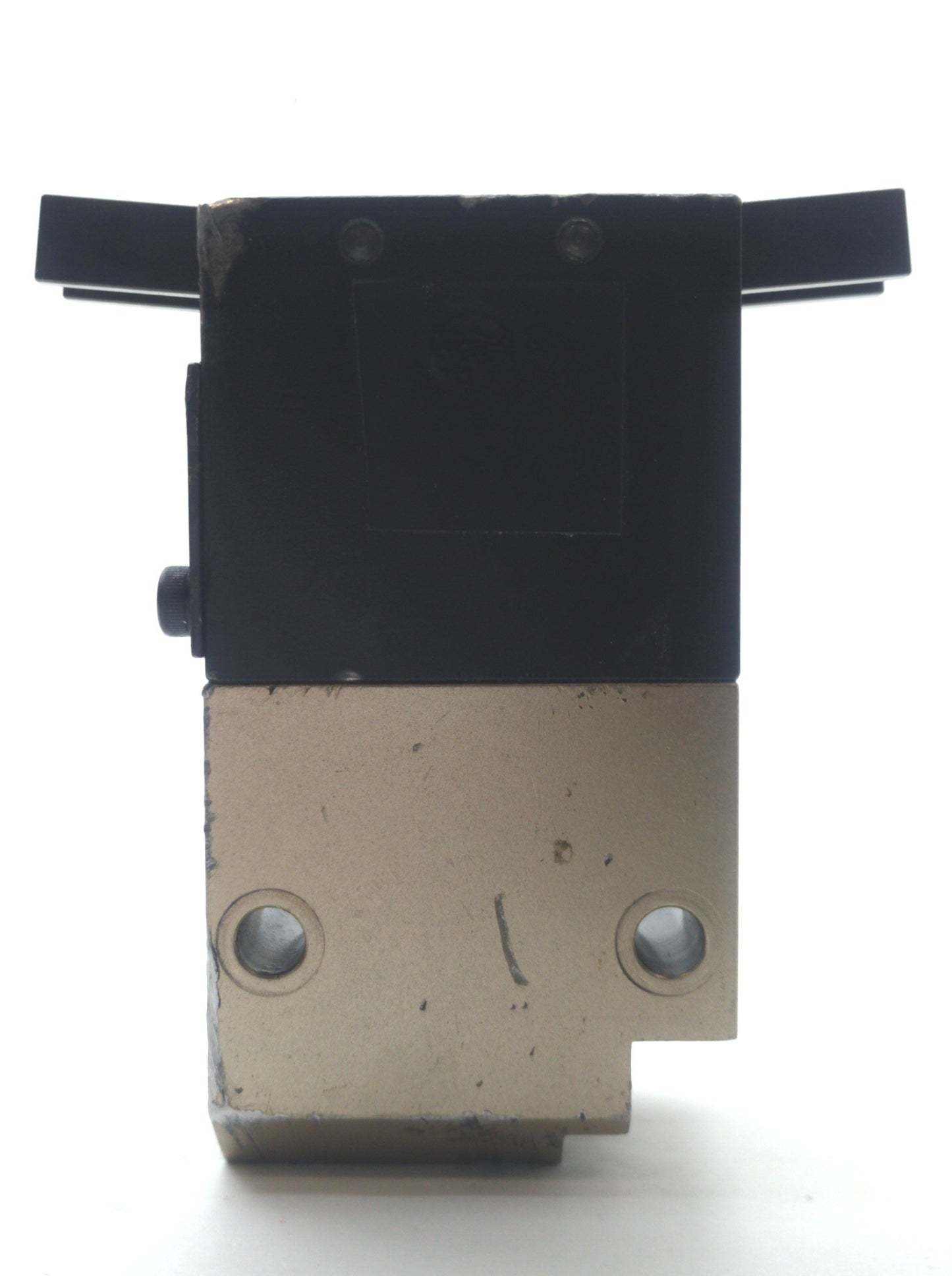 Used Pneumatic Parallel Gripper, 2-Finger, 8mm Jaw Opening, M4 Jaw Thread, 1/8"NPT