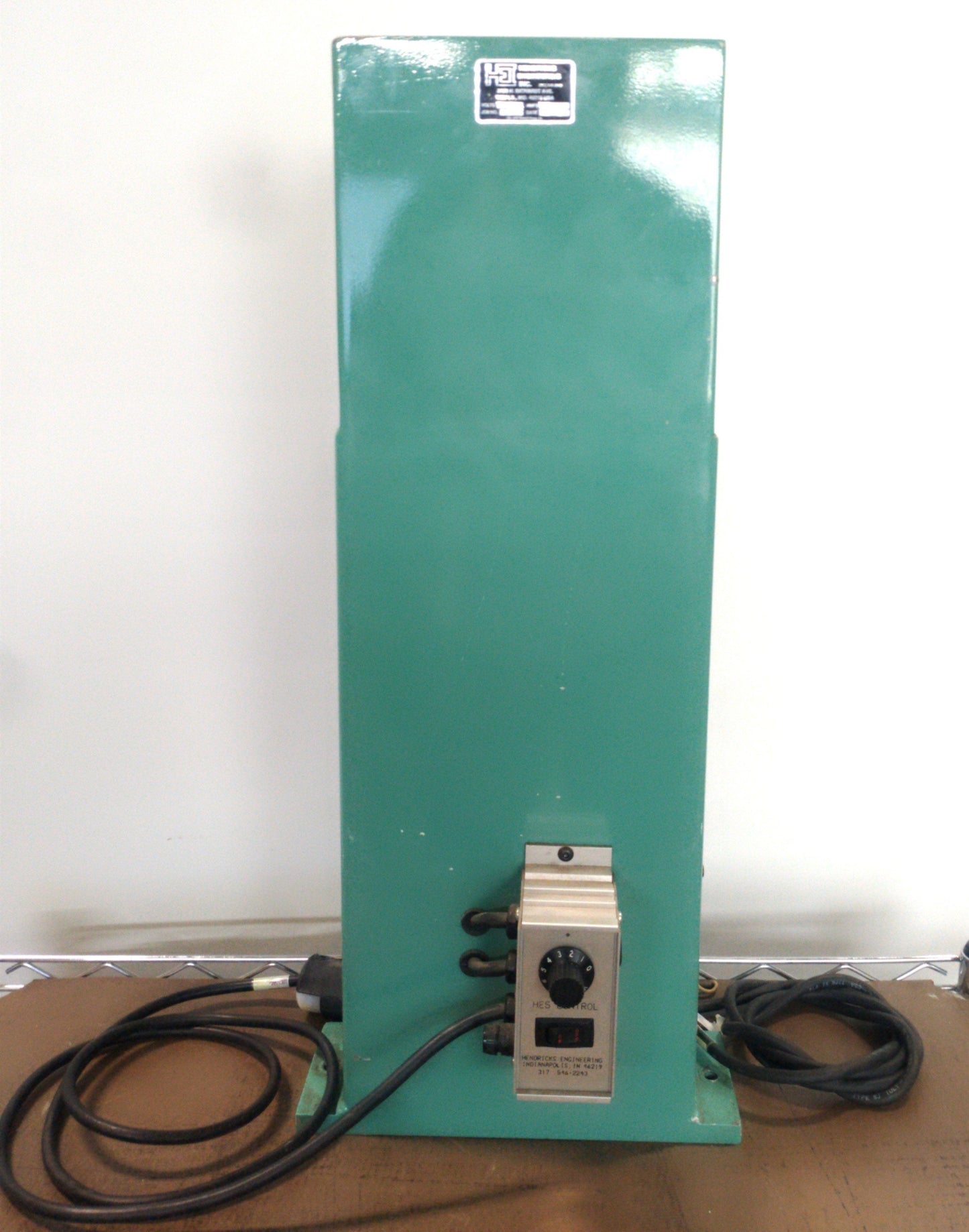 Used Hendricks Engineering Vibratory Feeder Hopper, H 41 x W 25 x D 19.5cm, 115VAC
