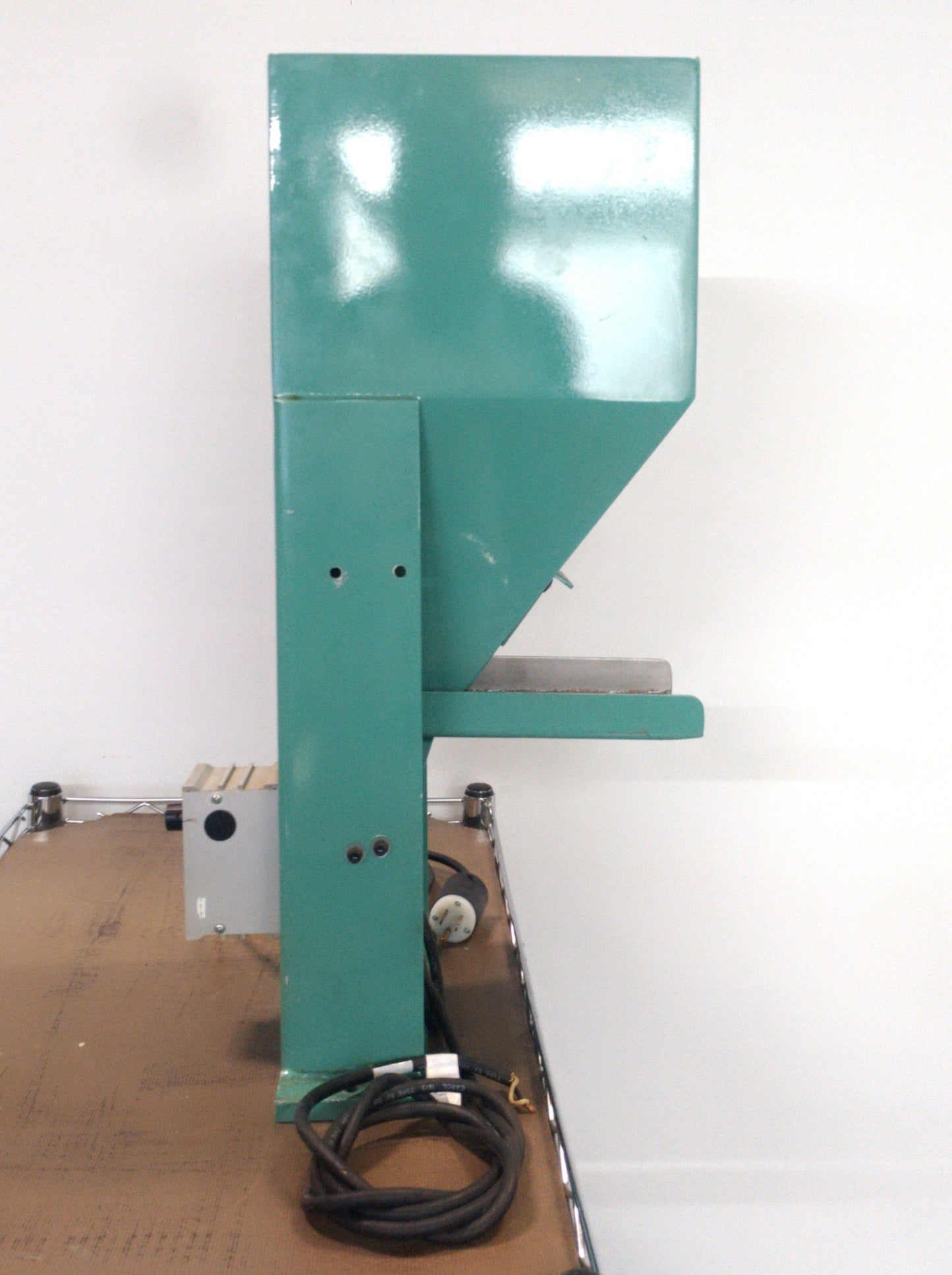 Used Hendricks Engineering Vibratory Feeder Hopper, H 41 x W 25 x D 19.5cm, 115VAC
