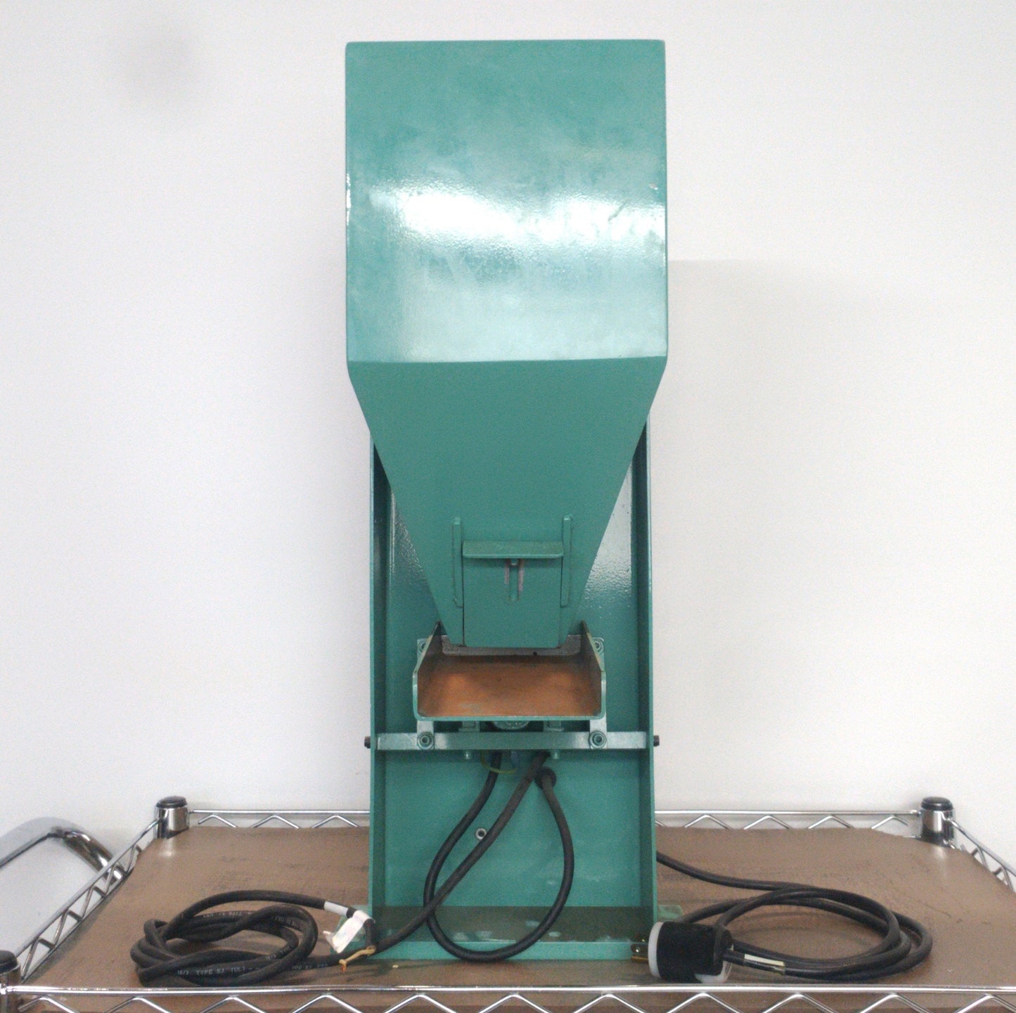 Used Hendricks Engineering Vibratory Feeder Hopper, H 41 x W 25 x D 19.5cm, 115VAC