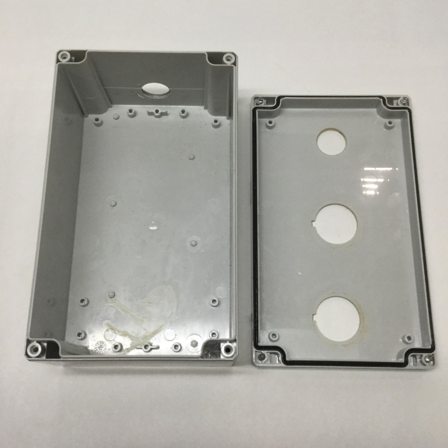 Used Hoffman Q20129PCD Plastic Pushbutton Enclosure Box 200 x 120 x 85mm *Holes