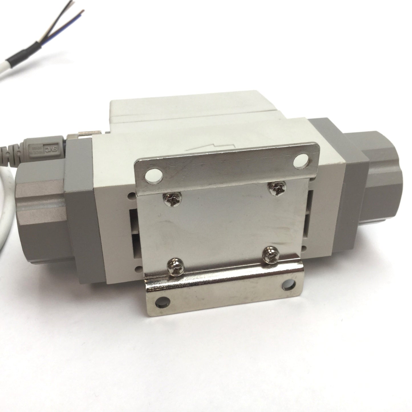 Used SMC PF2A711-N03-67 Flow Switch, Ports: 3/8" NPT, Range: 10-100 l/min, 12-24VDC