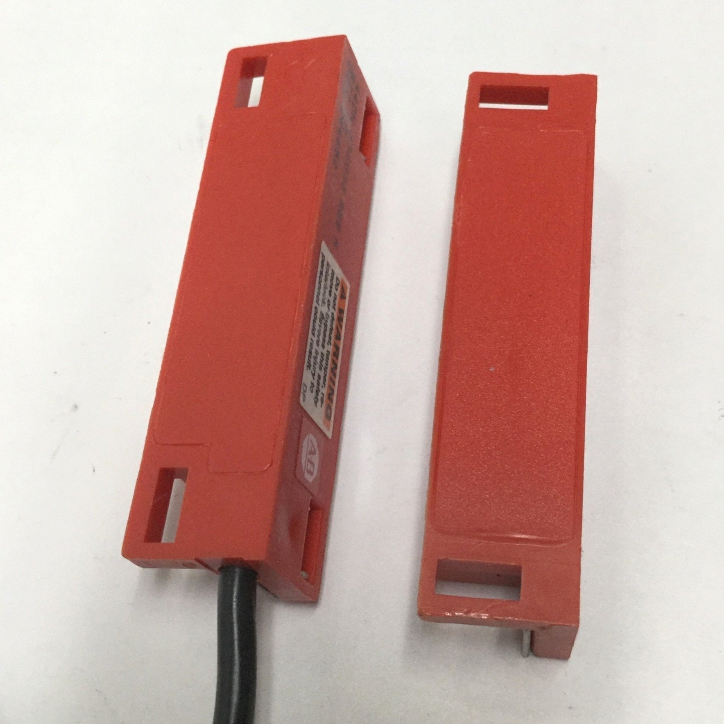 Used Allen Bradley 440N-S32033 Guardmaster SIPHA Safety Interlock Switch 1NC/1NO