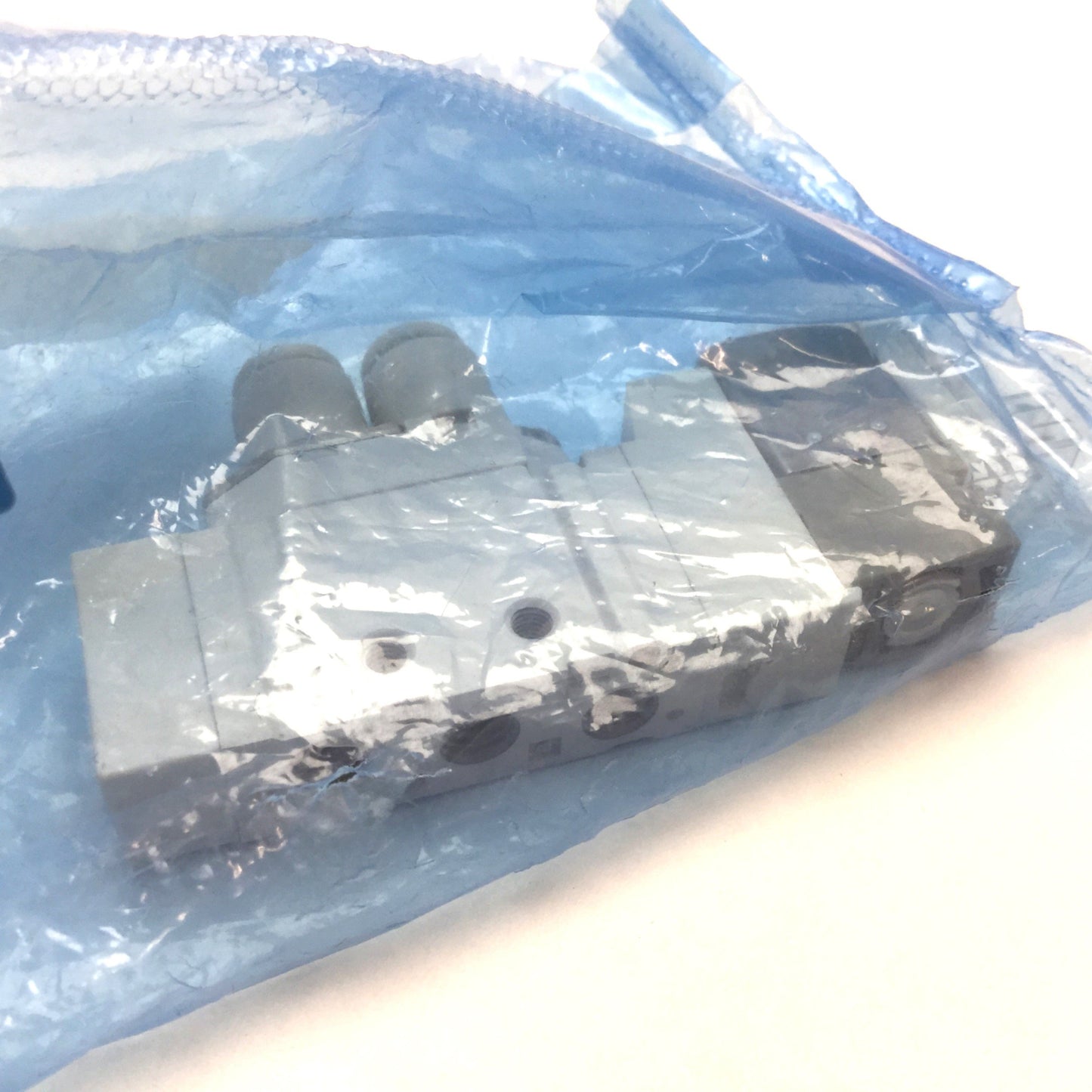 New SMC SY3120-5LOU-C4-Q Solenoid Valve, 2-Position 5-Port, M5-0.8 10-32, 24VDC