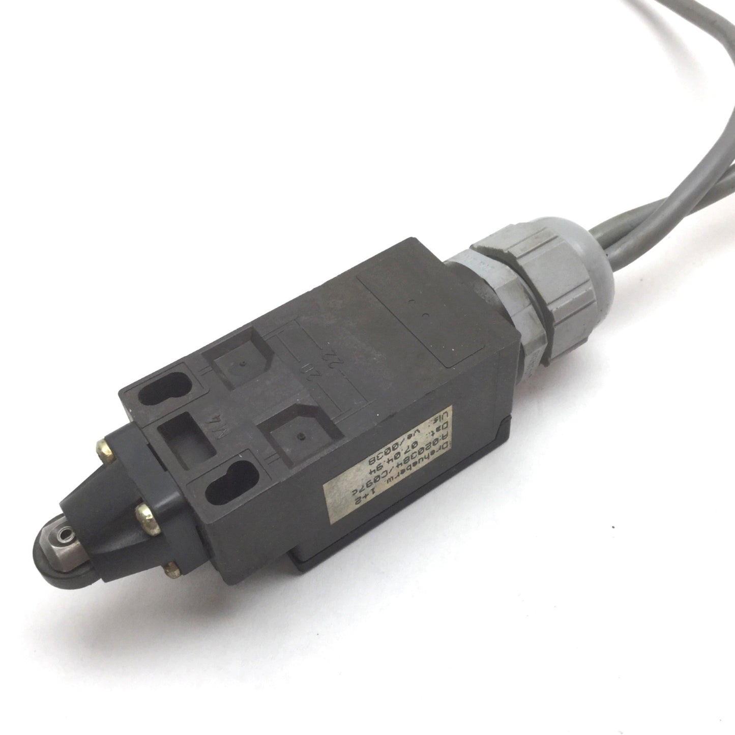 Used Schmersal TR236-11z Limit Switch, Roller Plunger, Rating: 230/220VAC 3.8/4A