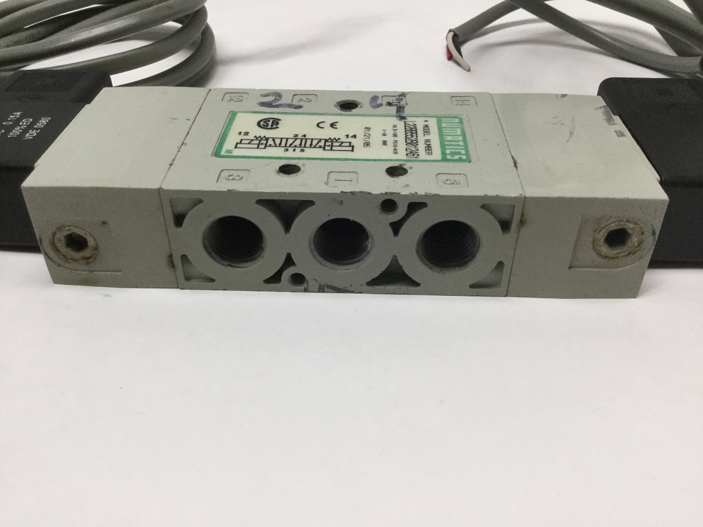 Used Numatics L22BB552B012A61 Double Solenoid Valve 5-Port, 3-Position w/ 24VDC Coils