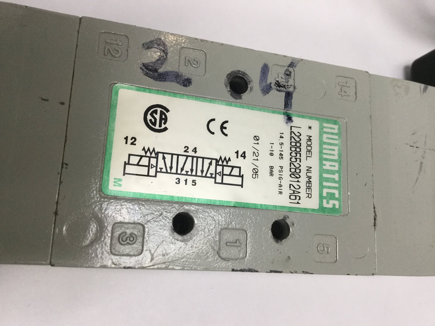 Used Numatics L22BB552B012A61 Double Solenoid Valve 5-Port, 3-Position w/ 24VDC Coils
