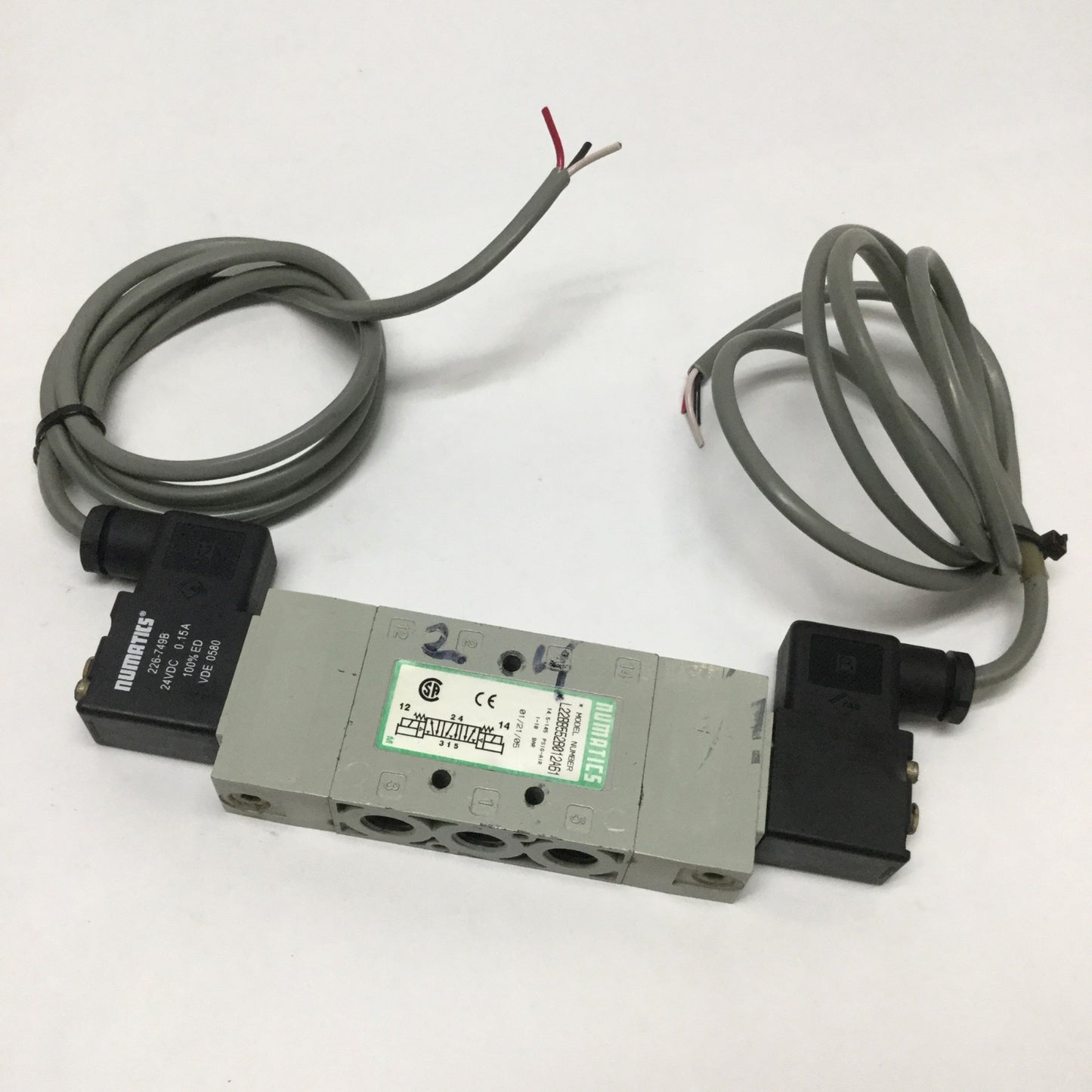 Used Numatics L22BB552B012A61 Double Solenoid Valve 5-Port, 3-Position w/ 24VDC Coils