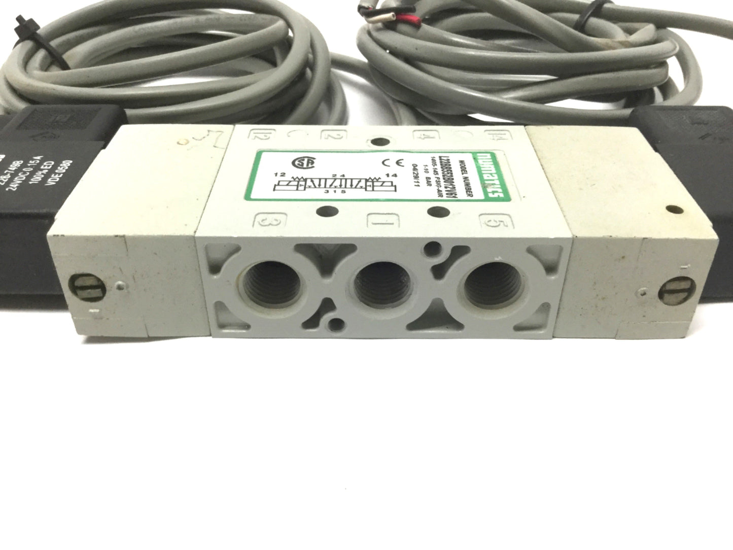 Used Numatics L22BB552B012V61 Double Solenoid Valve 5-Port, 3-Position w/ 24VDC Coils
