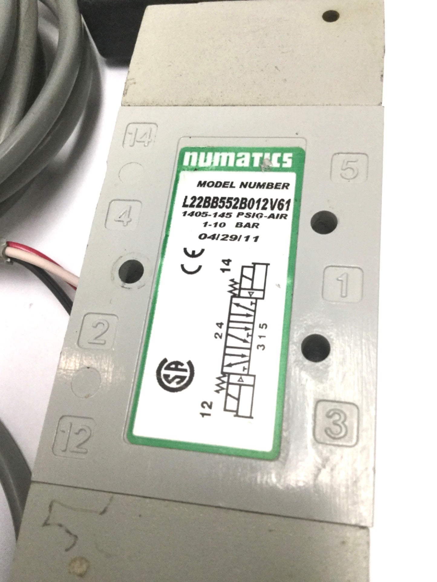 Used Numatics L22BB552B012V61 Double Solenoid Valve 5-Port, 3-Position w/ 24VDC Coils