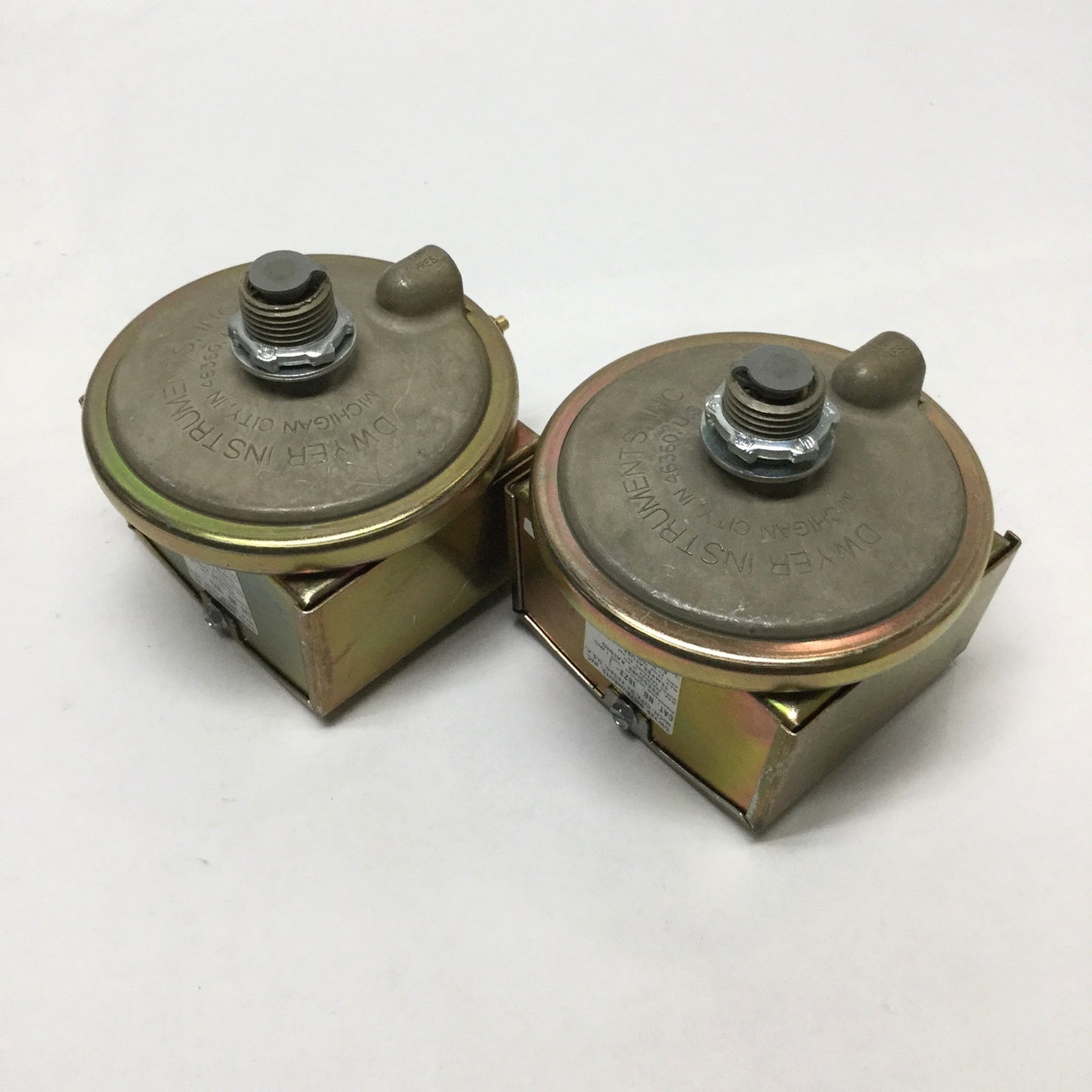 Used Lot of 2 Dwyer 1823-1 Differential Low Pressure Switch, 10psi Max, 125-480VAC