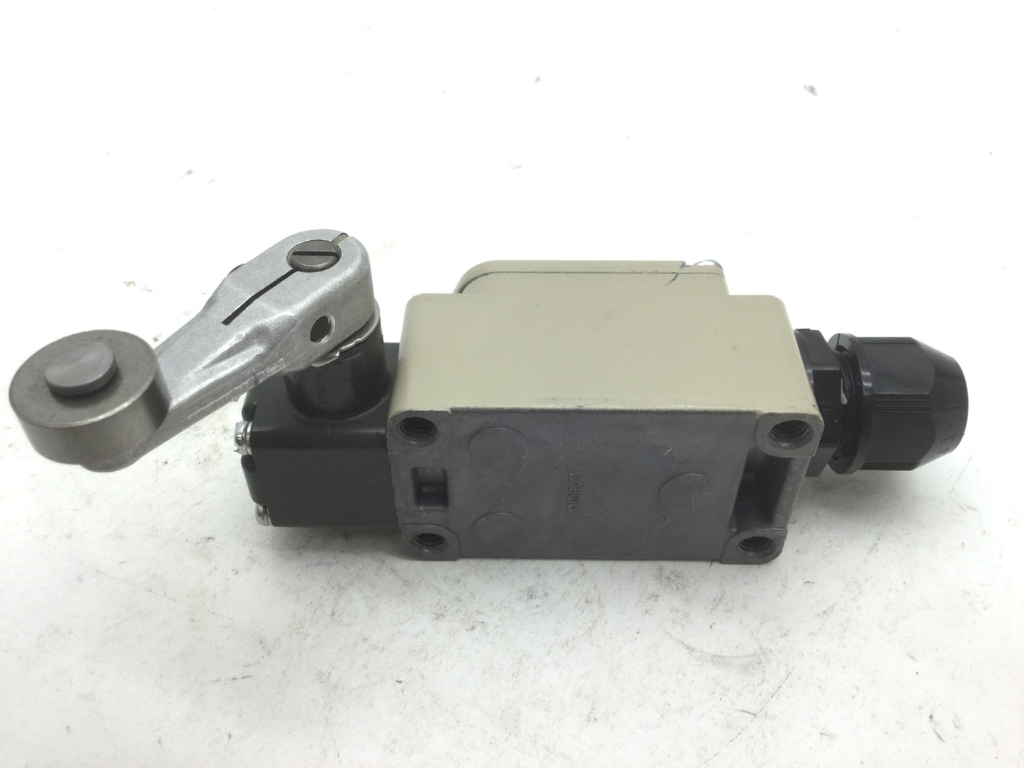 Used Omron WLCA2-TH Limit Switch Roller Lever 2A 250VAC/48VDC