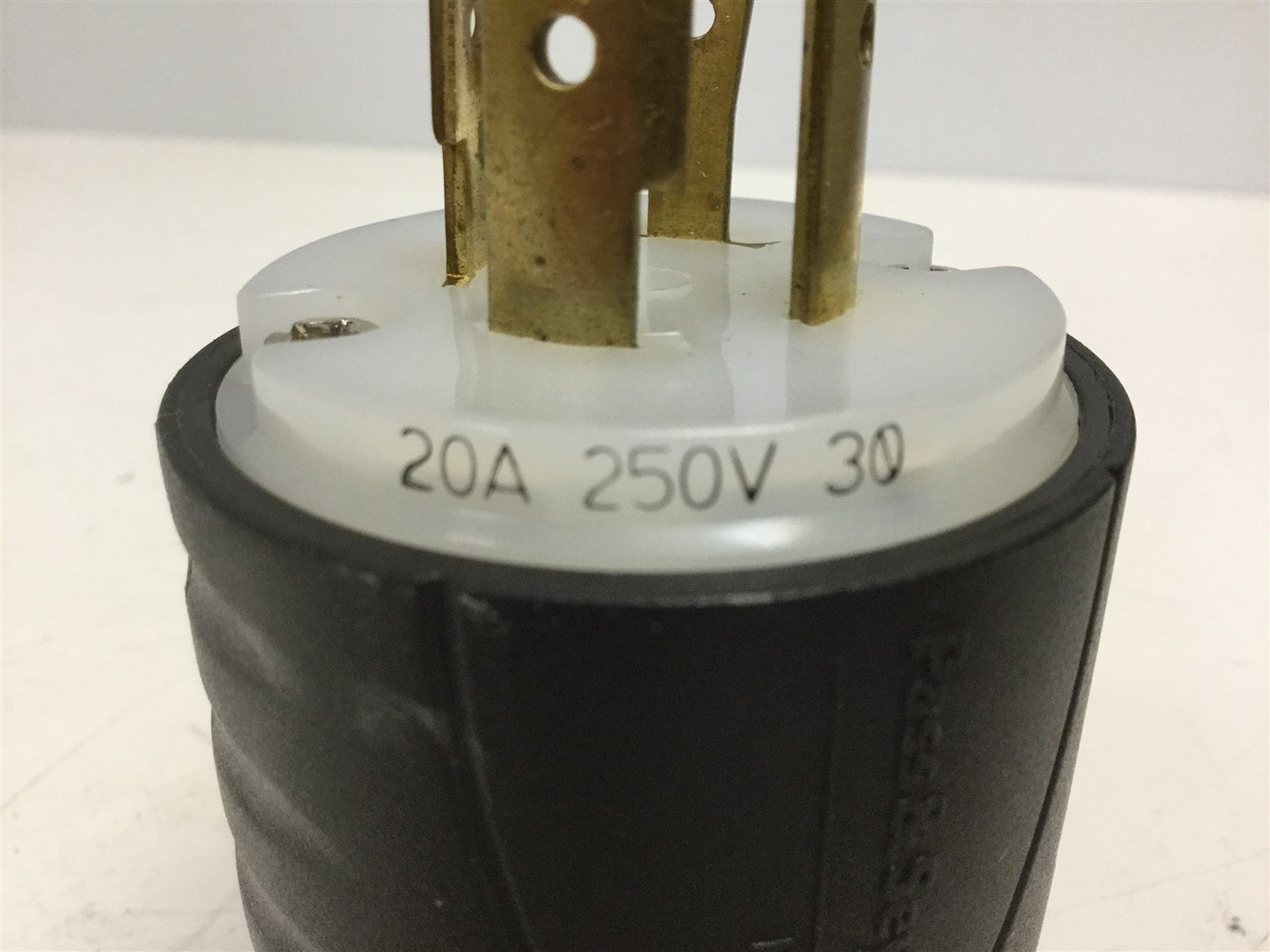 Used Pass & Seymour Legrand L1520P Male Connector Plug, Amperage: 20A, Voltage: 250V