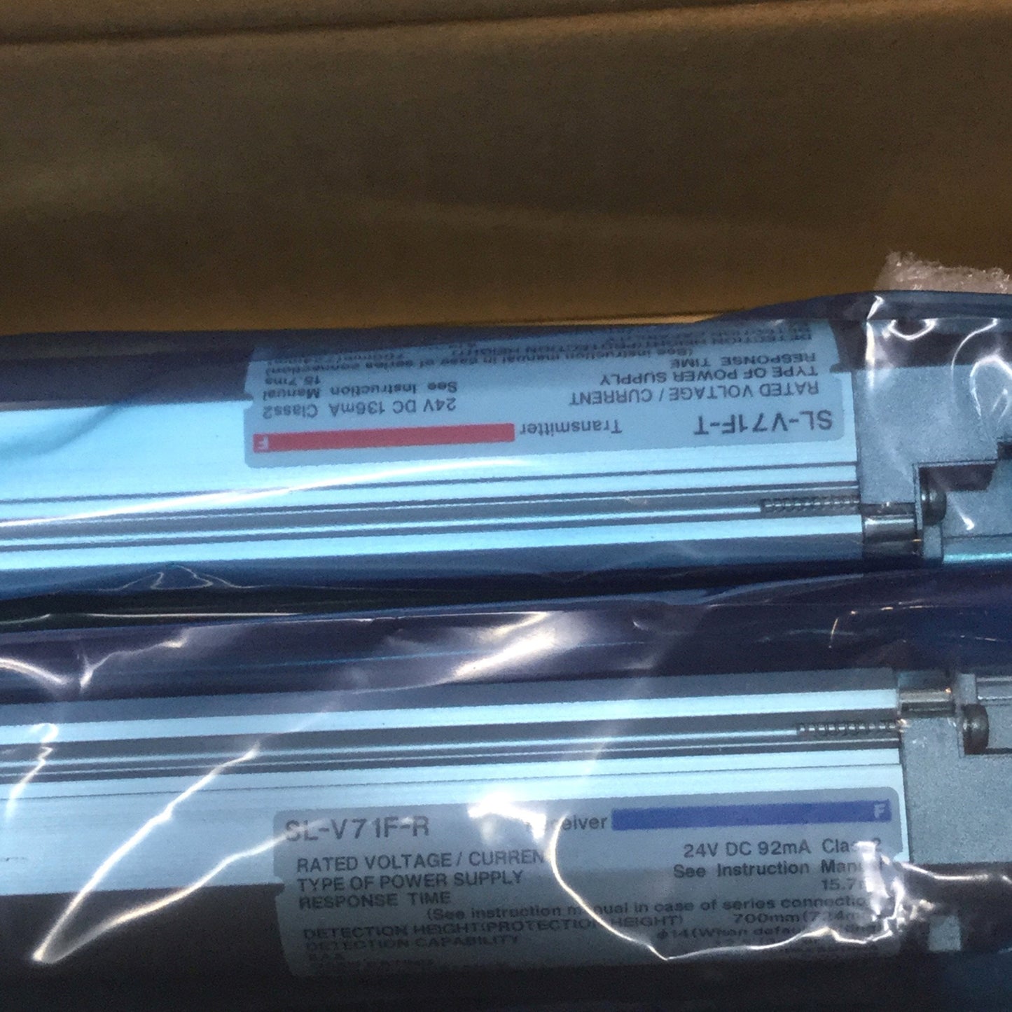 New Keyence SL-V71F Safety Light Curtain Transmitter & Receiver Pair Set 710mm 24VDC