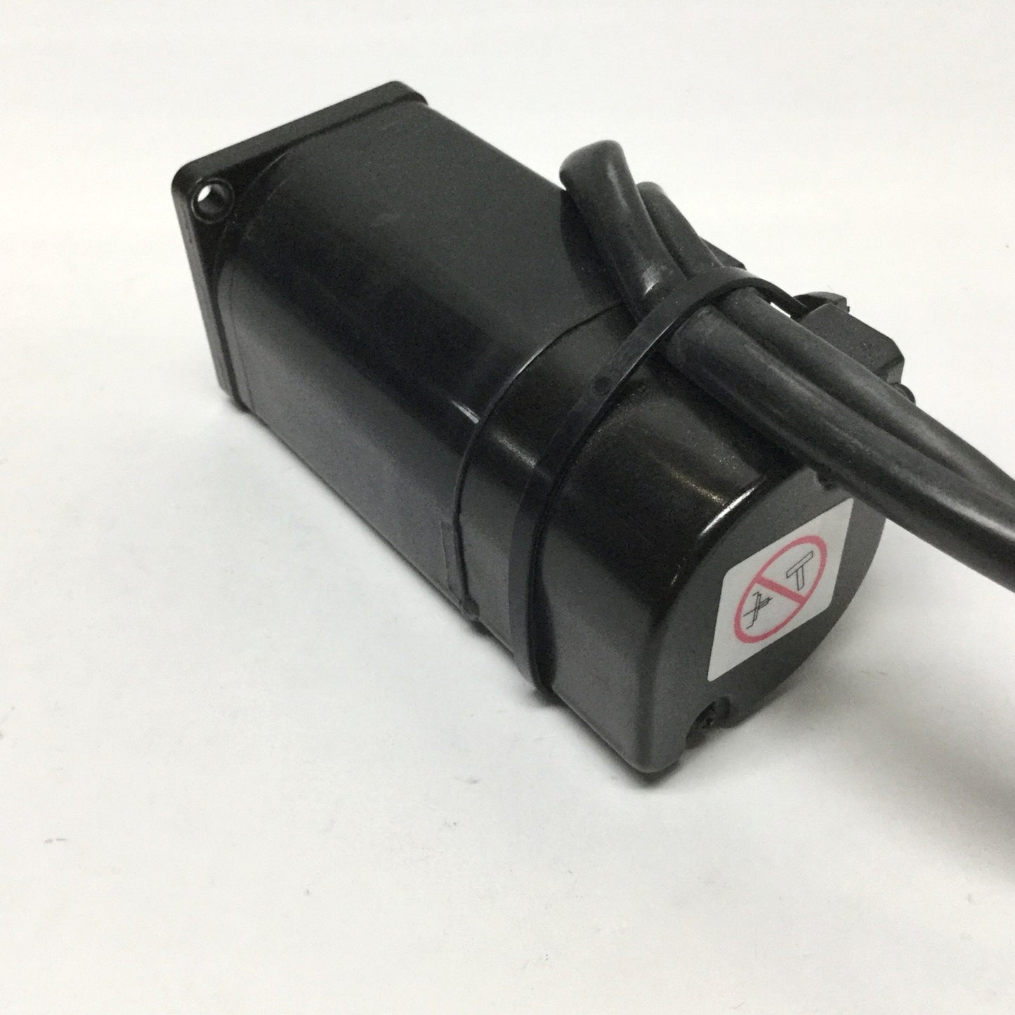 Used Yaskawa SGMAH-01BAF21 AC Sigma II Servo Motor, 100W, 100V, 8mm Shaft Dia