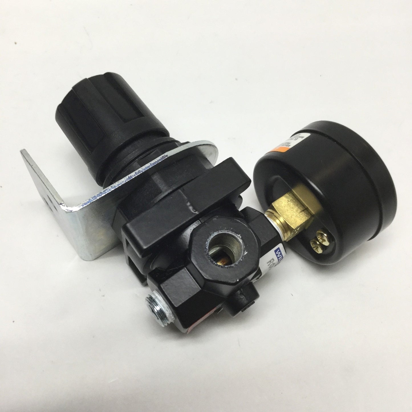 Used Wilkerson R00-01-000 Mini Pressure Regulator 1/8" NPT Ports w/ 160psi Gauge