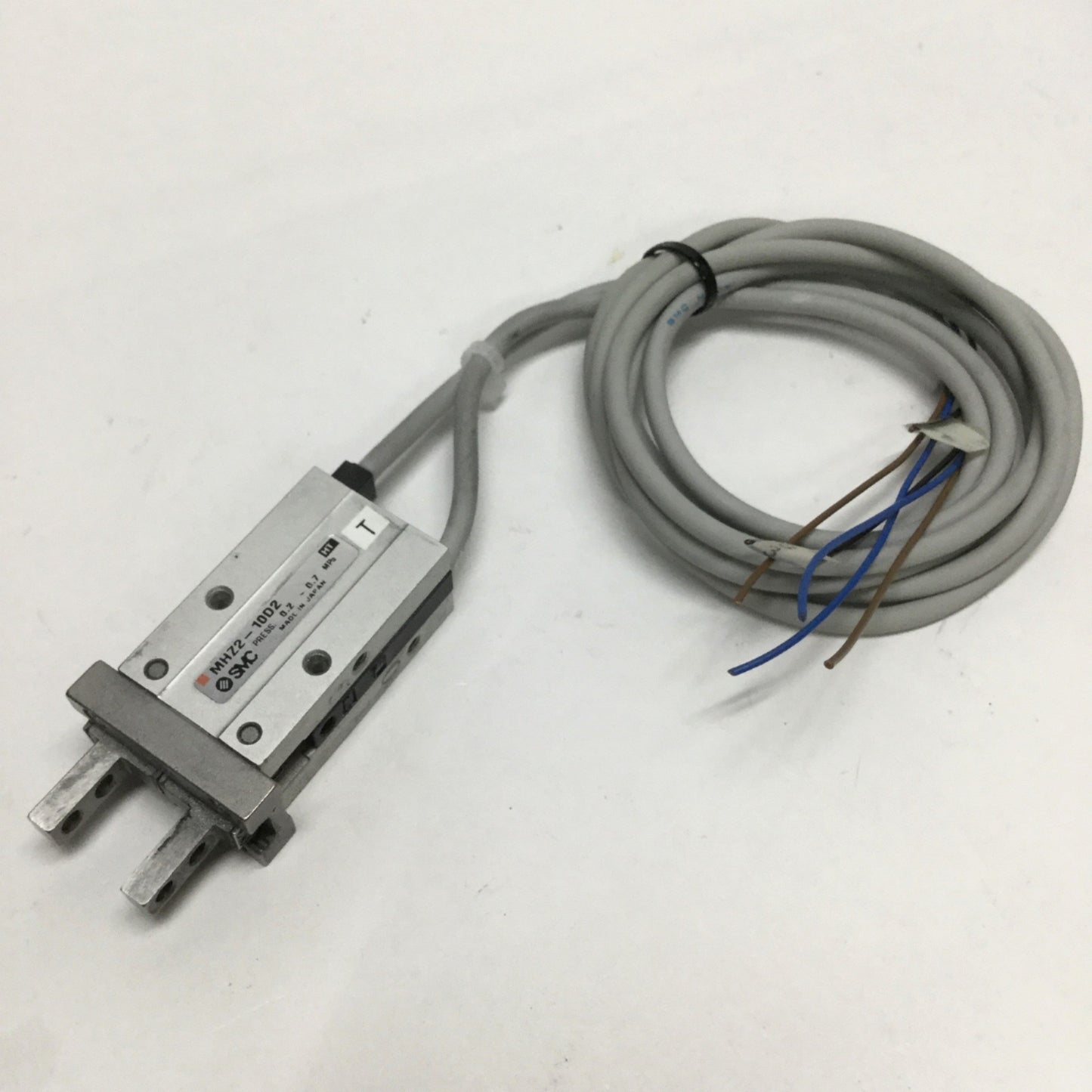 Used SMC MHZ2-10D2 Parallel Air Gripper, 2-Finger, 10mm Bore, 4mm Stroke, 0.2-0.7MPa