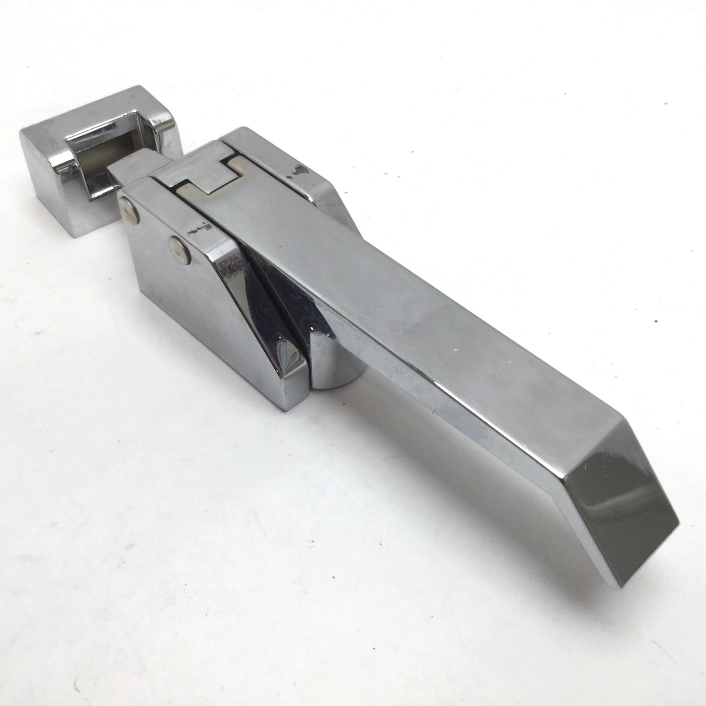 Used Southco A7-10-301-30 Over Center Draw Latch, Chrome Plated Zinc Alloy, W/ Keeper