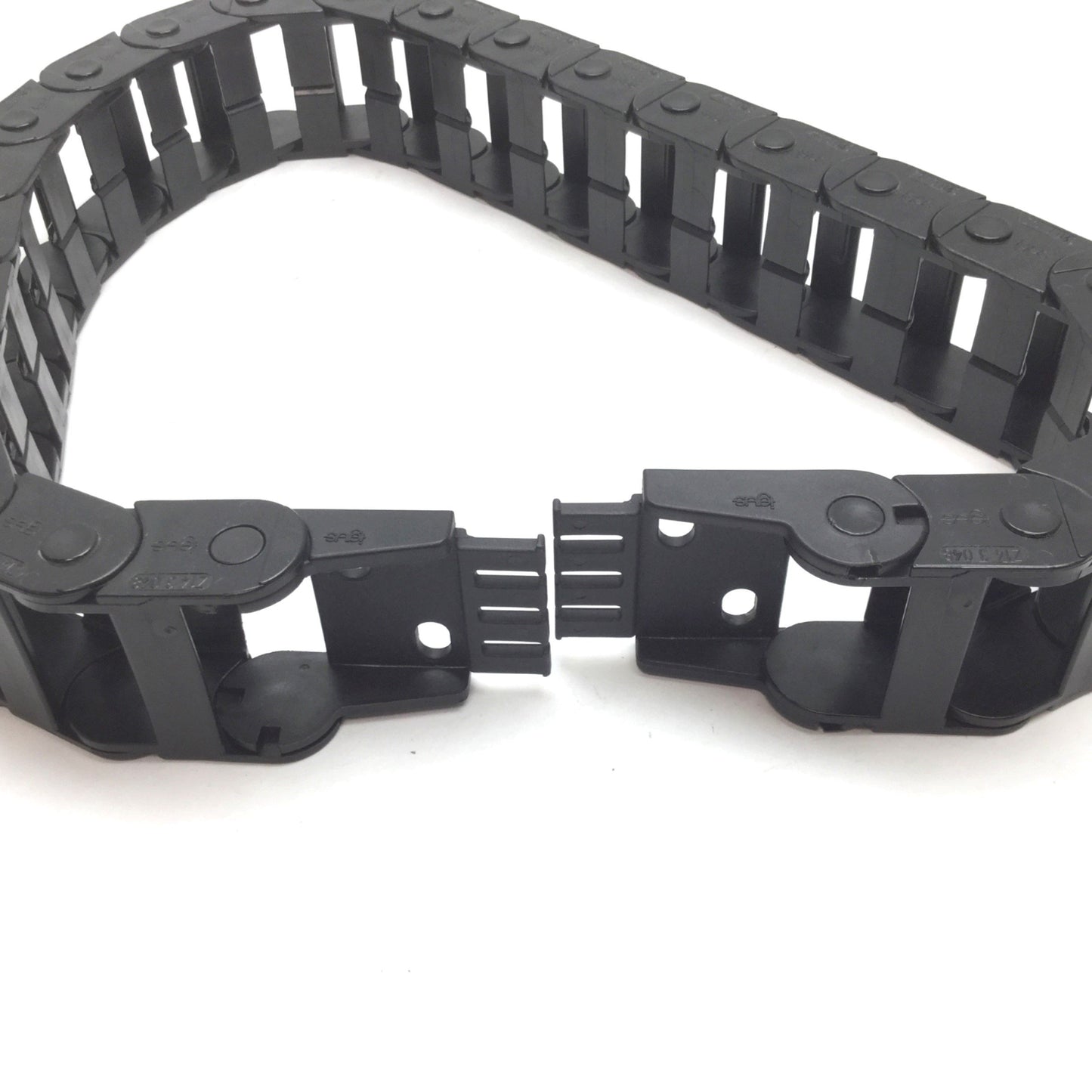 Used Igus Z14.3.048 Energy Chain, Bend Radius: 48mm Inner Width: 35mm Length: 28"
