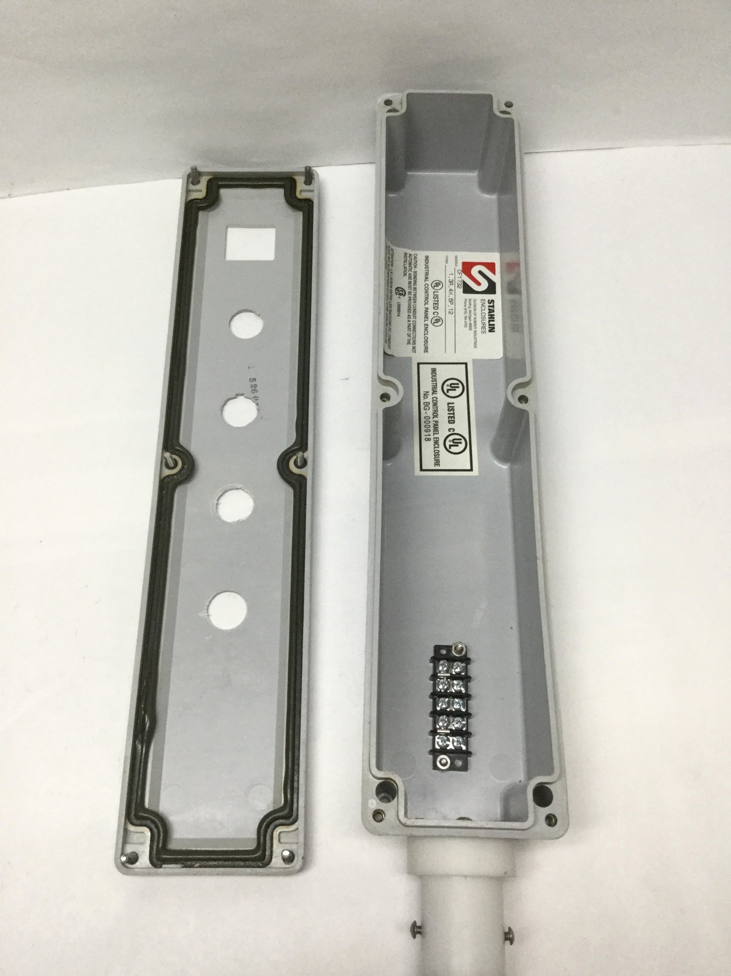 Used Stahlin CF1732 Pushbutton Control Enclosure 17" x 3" x 2" w/ Vertical Mount Post