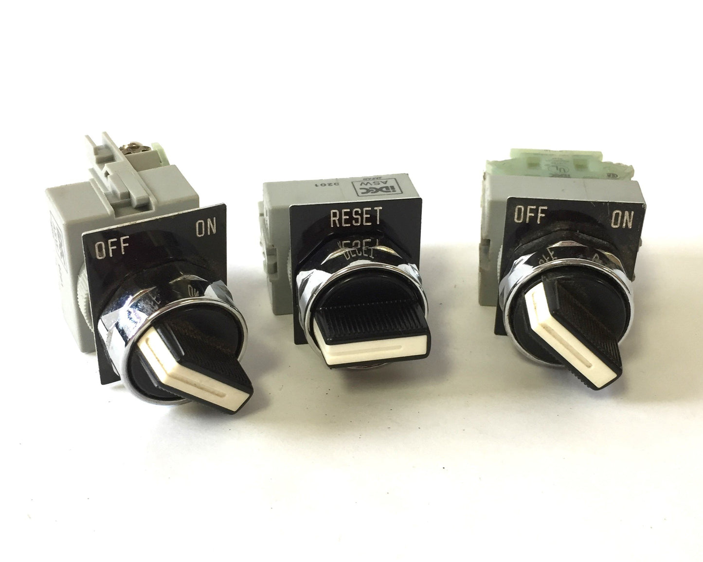 Used Lot of 3 Idec ASW Selector Switches 2-Position, Maintained, 1x NO Contact TW-C10