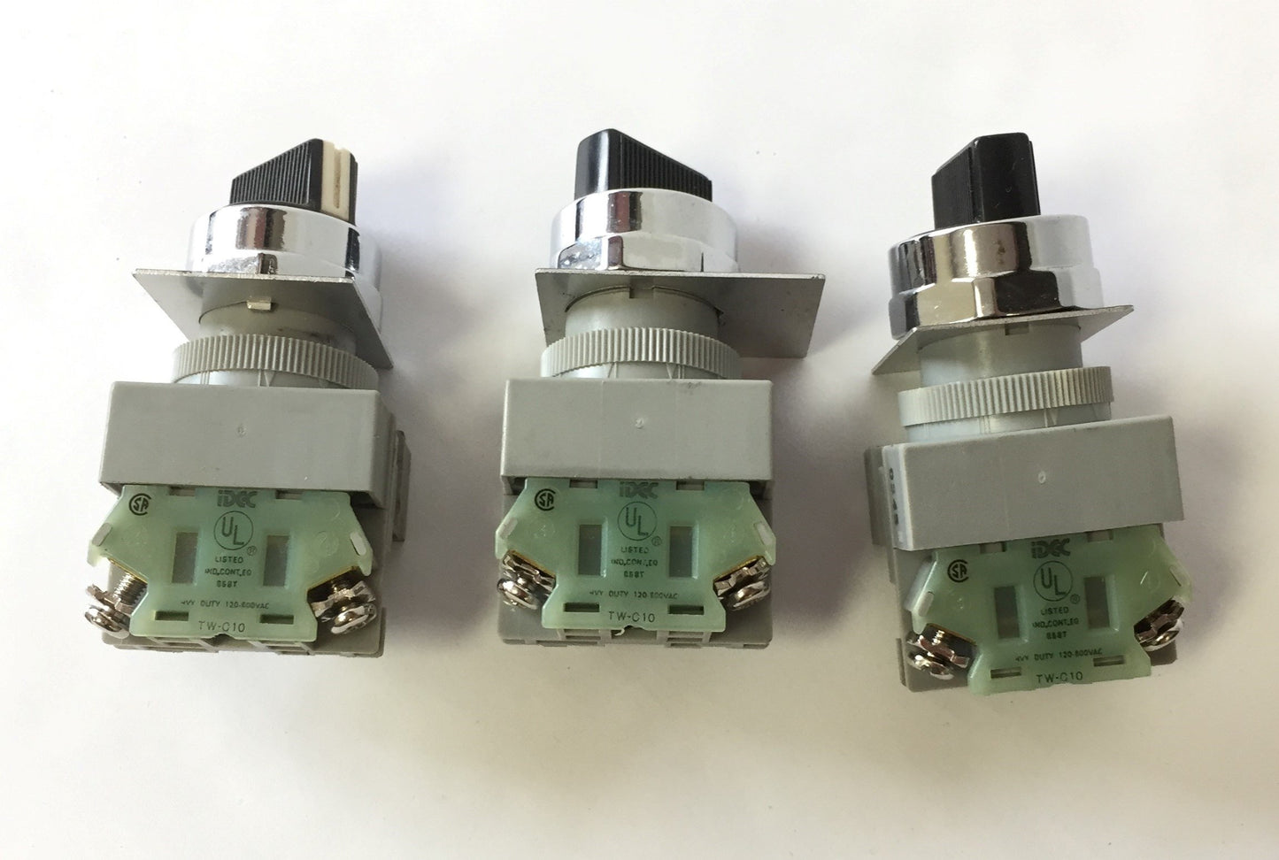 Used Lot of 3 Idec ASW Selector Switches 2-Position, Maintained, 1x NO Contact TW-C10
