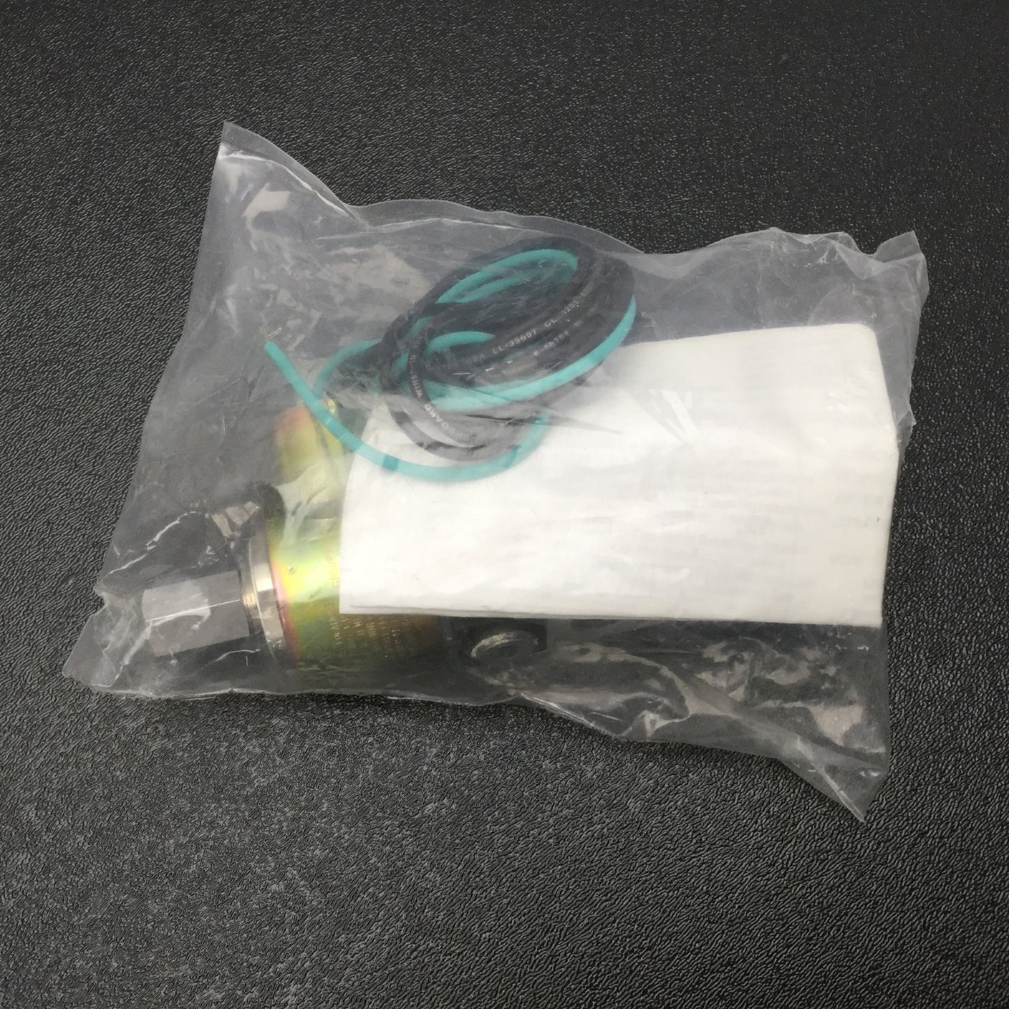 New Numatics L12X452B011B61 Explosion Proof Solenoid Air Control Valve 24VDC 1/4"NPT