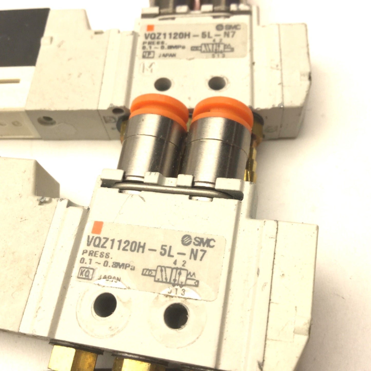 Used Lot of 2 SMC VQZ1120H-5L-N7 Pneumatic Solenoid Valve, 0.1-0.8MPa (14-116PSI)