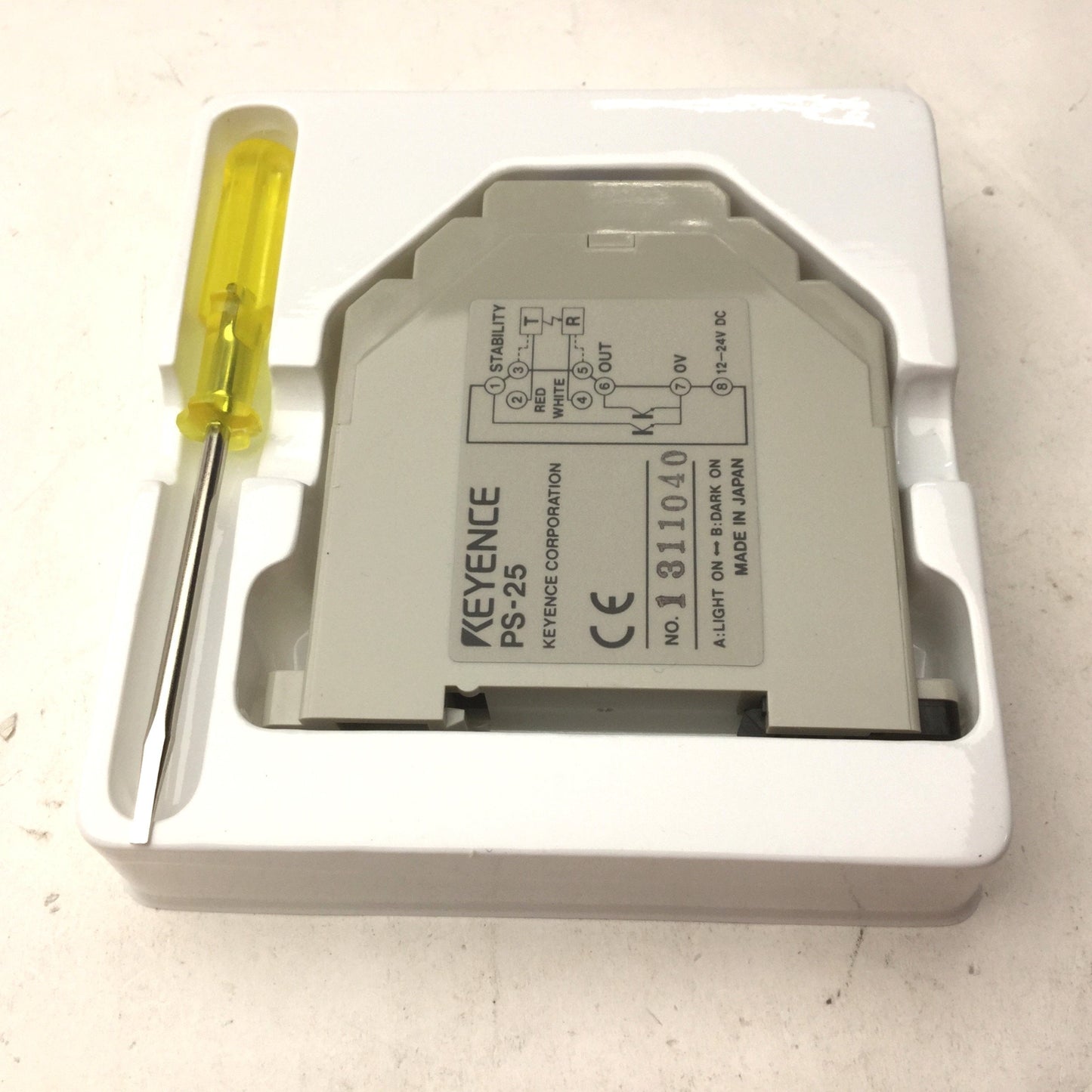 New Keyence PS-25 Photoelectric Switch, Voltage: 12-24VDC, Light / Dark Mode