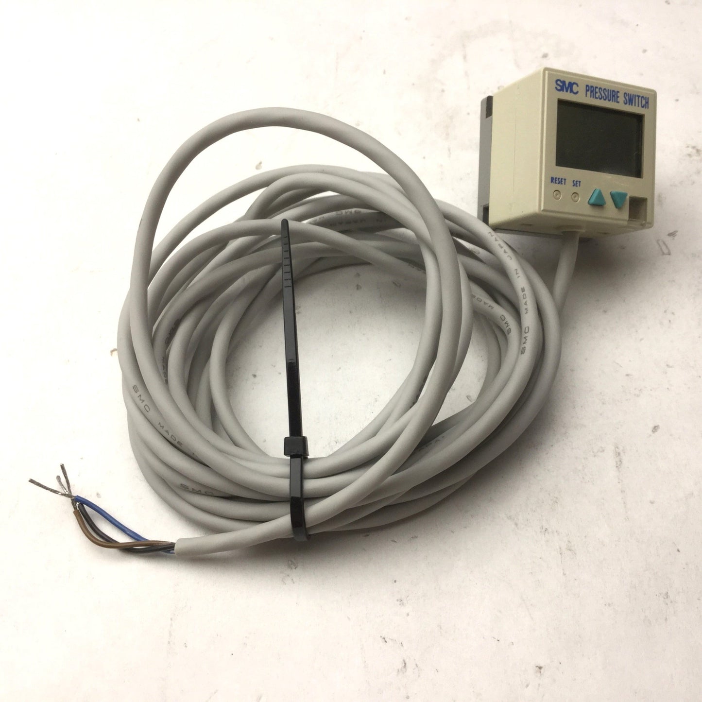 New – Open box SMC ZSE4-01-65 Vacuum Switch, Pressure: -101kPa, Supply: 12-24VDC, 10' Cable