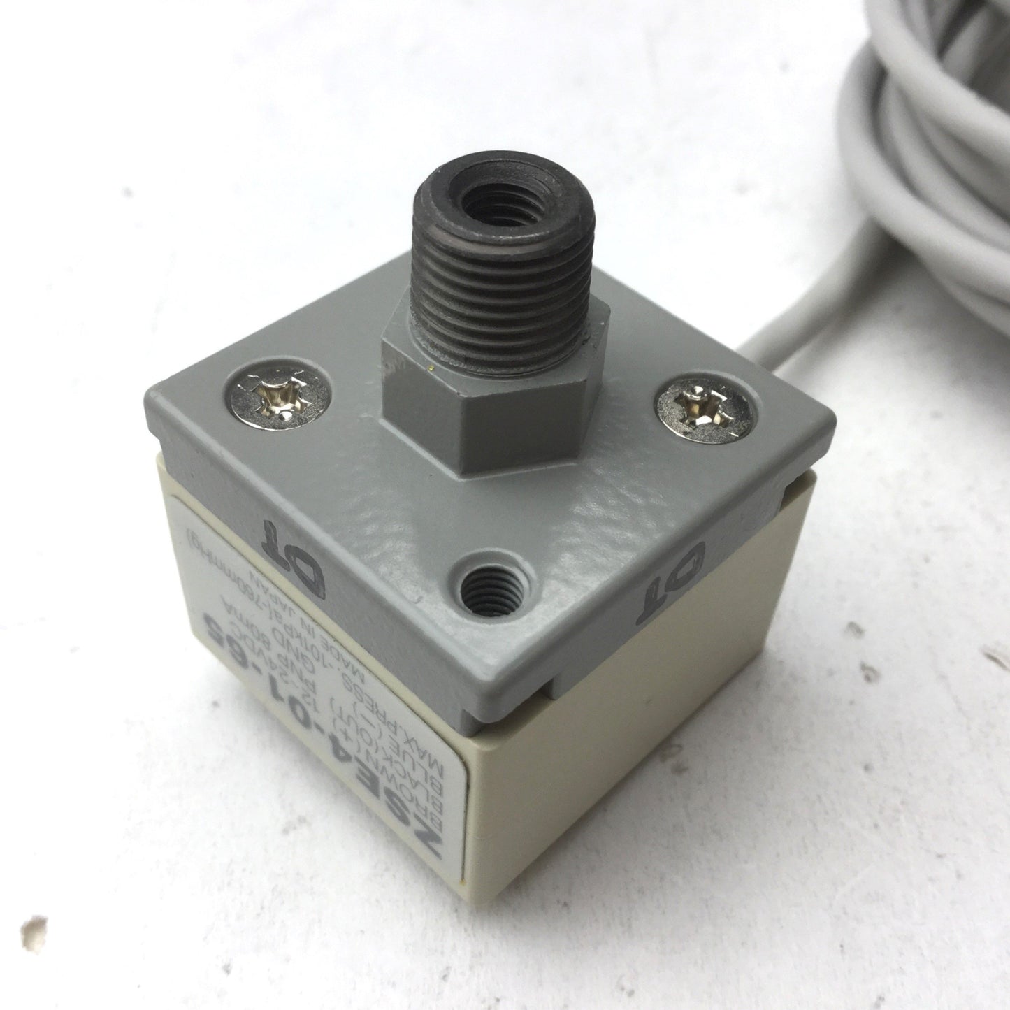 New – Open box SMC ZSE4-01-65 Vacuum Switch, Pressure: -101kPa, Supply: 12-24VDC, 10' Cable
