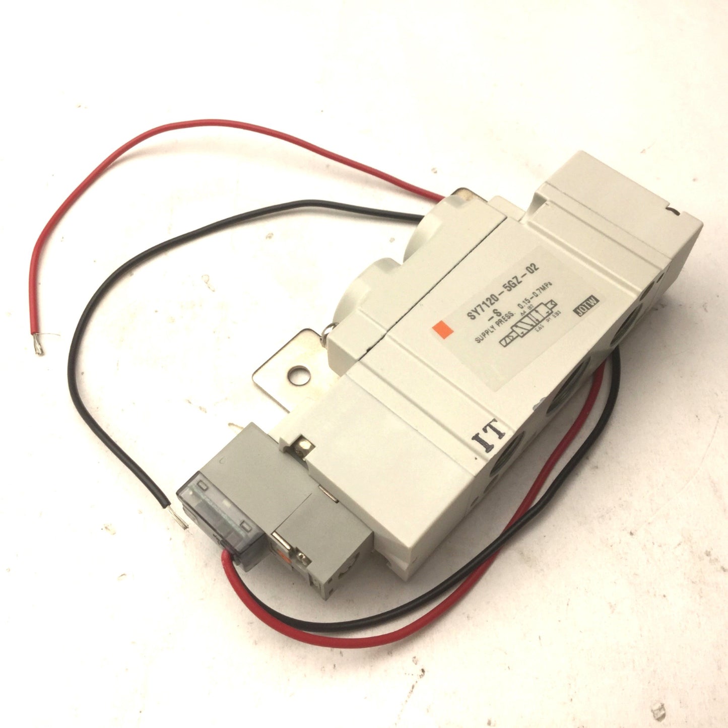 New – Open box SMC SY7120-5GZ-02-S Solenoid Valve, 2-Position 5-Ports, Voltage: 24VDC