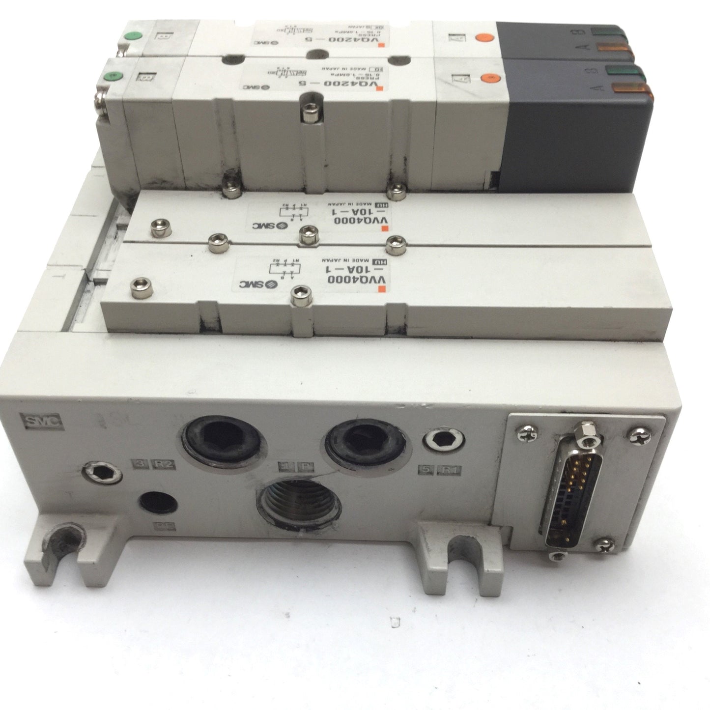 Used Bank of 2 SMC VQ4200-5 Solenoid Valve, 2-Position 5-Port, 24VDC, 0.15-1.0MPa