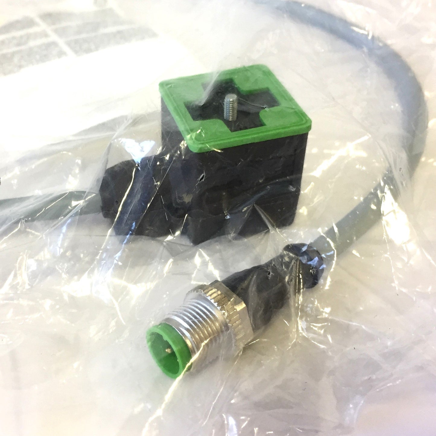 New Lot of 2 Murr Elektronik 7000-40881-2260060 Cable M12 Male / MSUD Valve, 0.6M