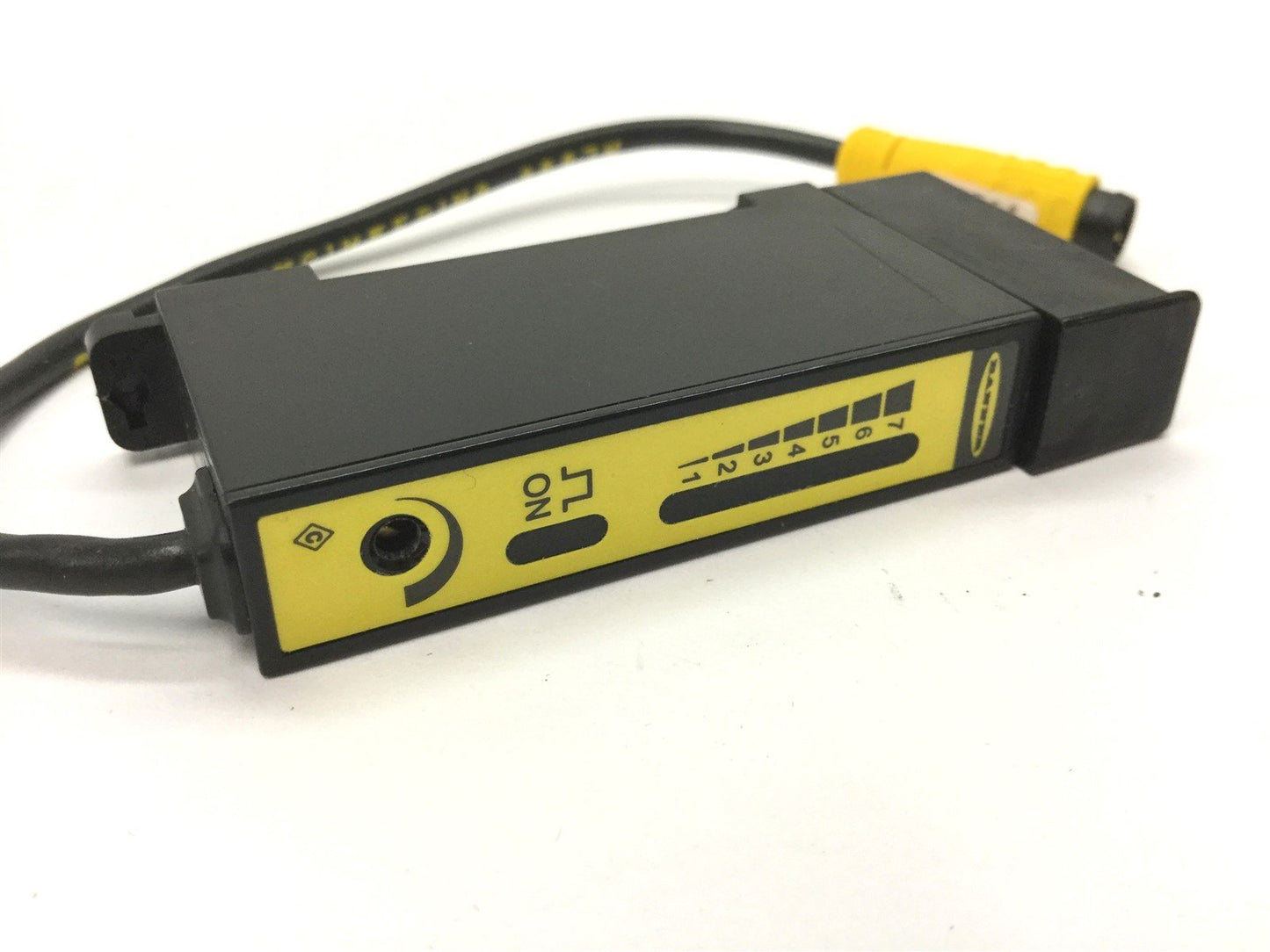 Used Banner D12SN6FPQ Fiber Optic Sensor, Voltage: 10-30VDC, Output: NPN 150mA