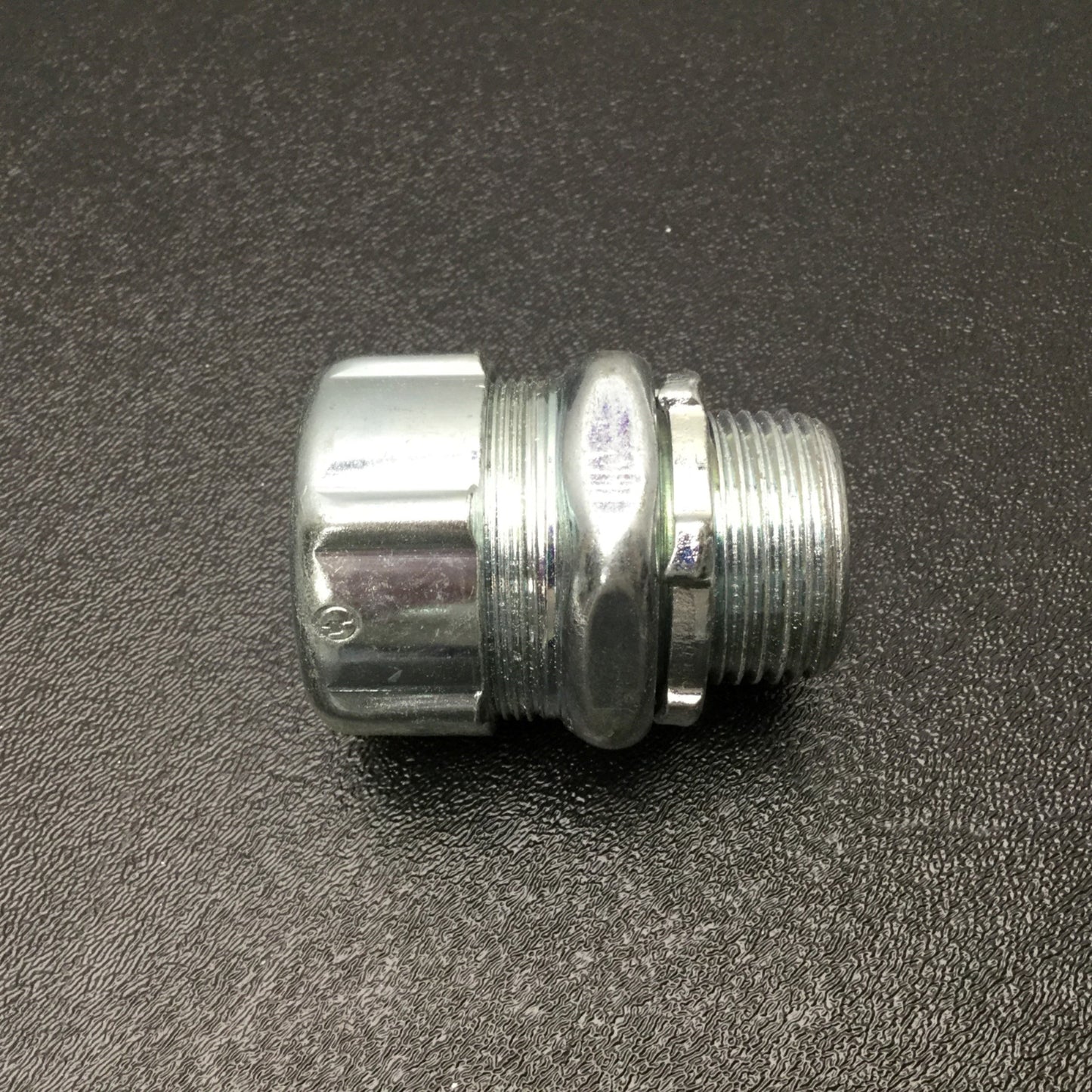 New Lot Of 8 Thomas & Betts 8323 1" Nylon Insulated Threadless Fittings 1" To 1"NPT