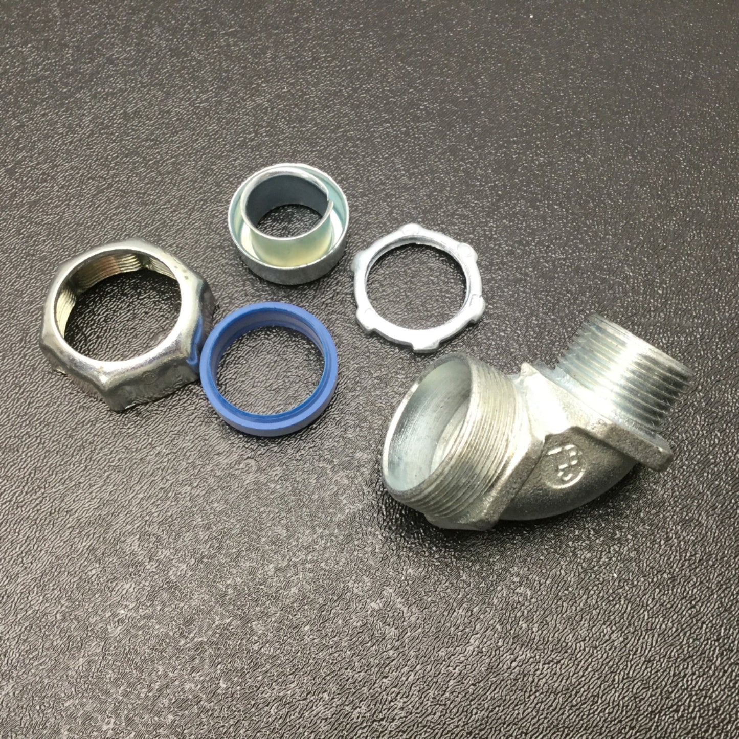 New Lot Of 9 Thomas & Betts 8131 3/4" Nylon Insulated Threadless 90° Short Elbows