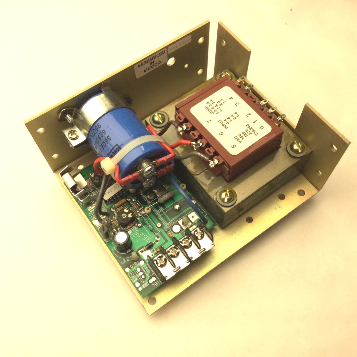 New – Open box Deltron W109B Power Supply, Input: 100/120/220/230/240VAC, Output: 15V, 3A