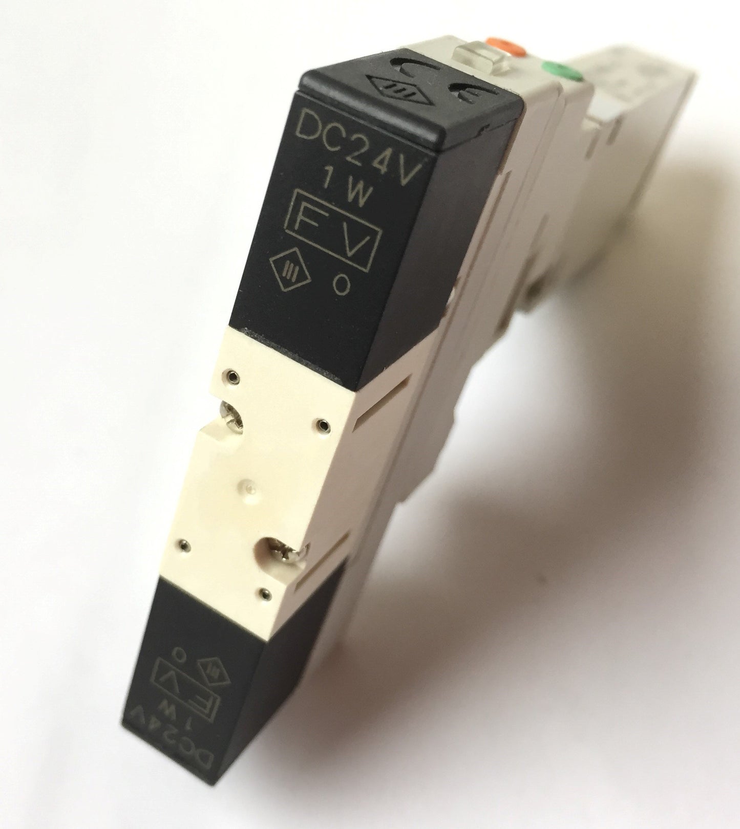 New – Open box Lot of 3 SMC VQC1400-5 Pneumatic 5-Port Solenoid Valve, 3-Position, 24VDC Coil