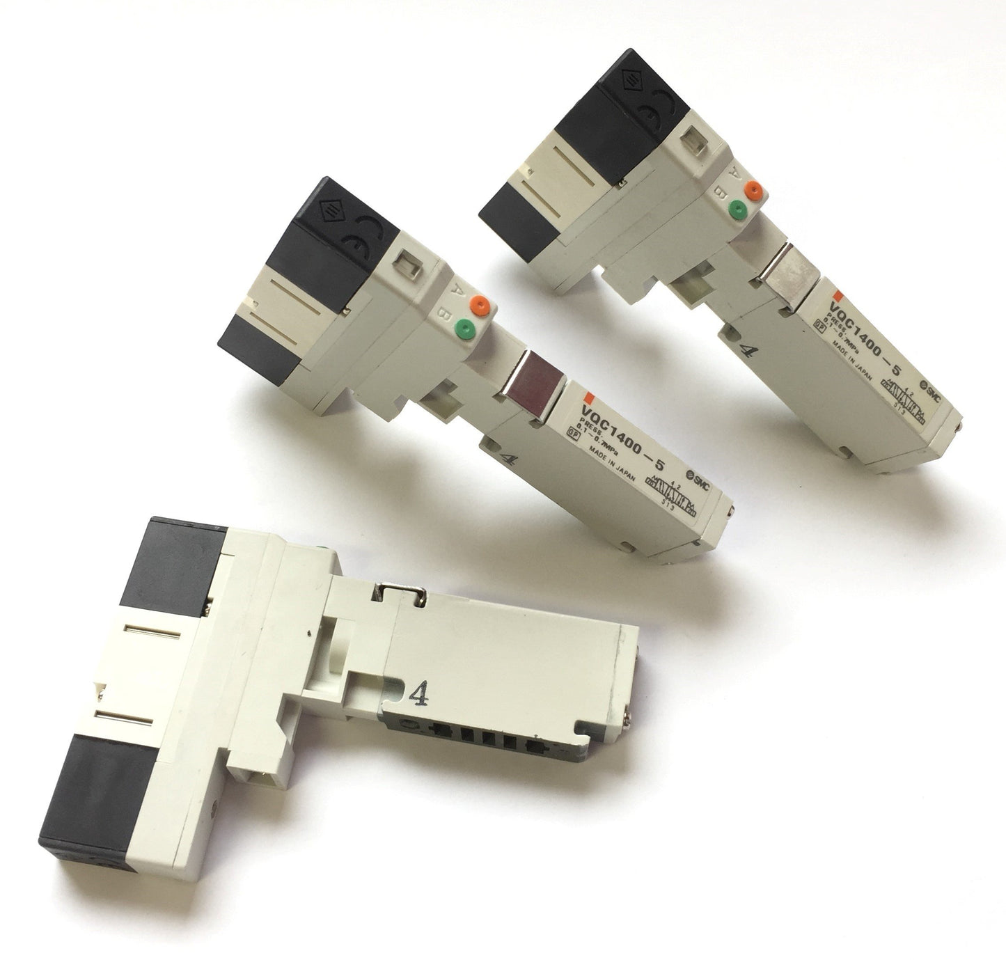 New – Open box Lot of 3 SMC VQC1400-5 Pneumatic 5-Port Solenoid Valve, 3-Position, 24VDC Coil