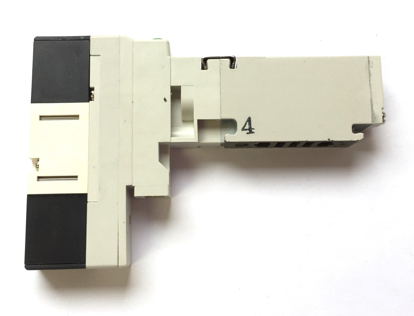 New – Open box Lot of 3 SMC VQC1400-5 Pneumatic 5-Port Solenoid Valve, 3-Position, 24VDC Coil