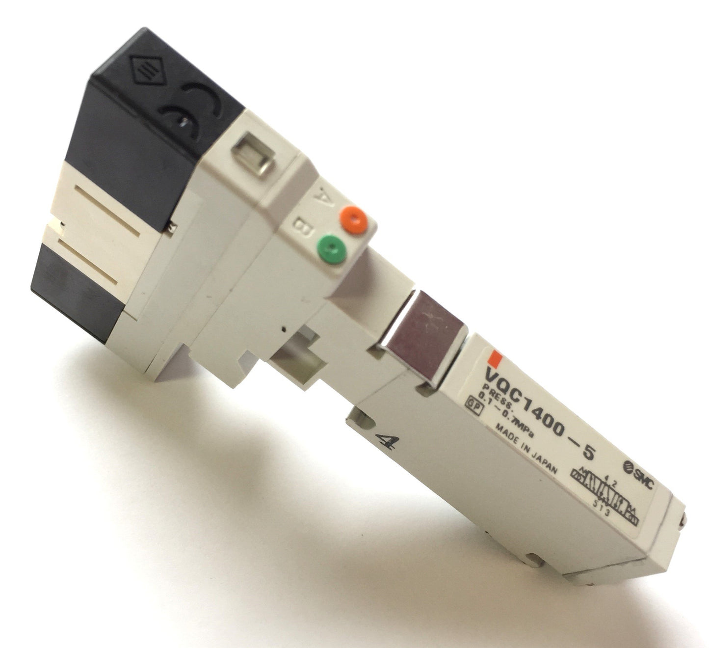 New – Open box Lot of 3 SMC VQC1400-5 Pneumatic 5-Port Solenoid Valve, 3-Position, 24VDC Coil