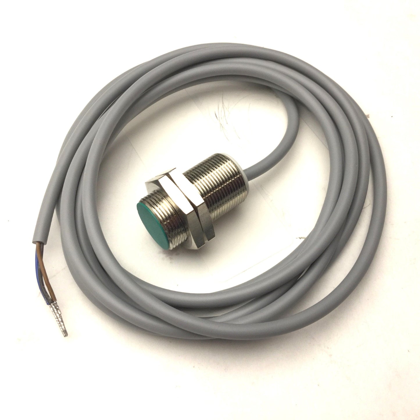 New Baumer IFRM 18P1701/L Proximity Sensor, 12-30VDC, PNP, NO, 8mm-Range