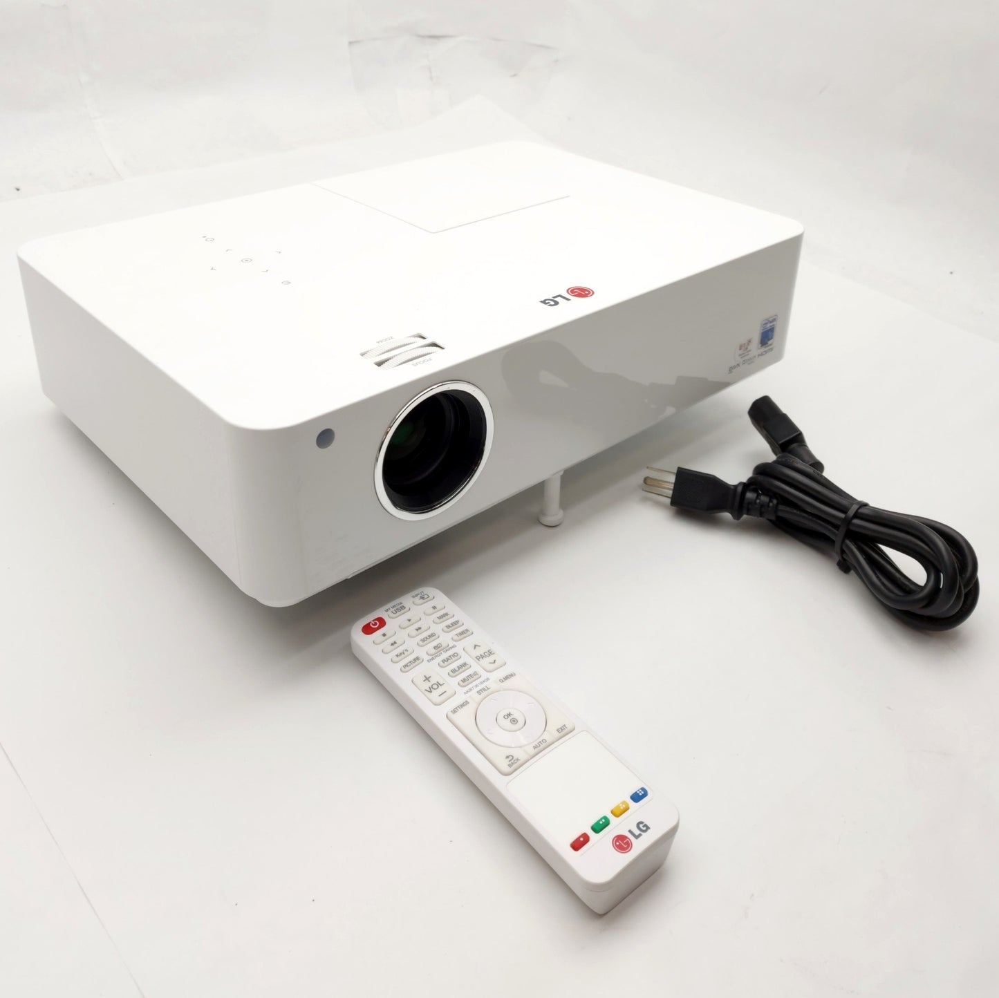 Used LG BG630 LCD Projector, 30-300", 1024 x 768, VGA, Composite, HDMI, 100-240VAC