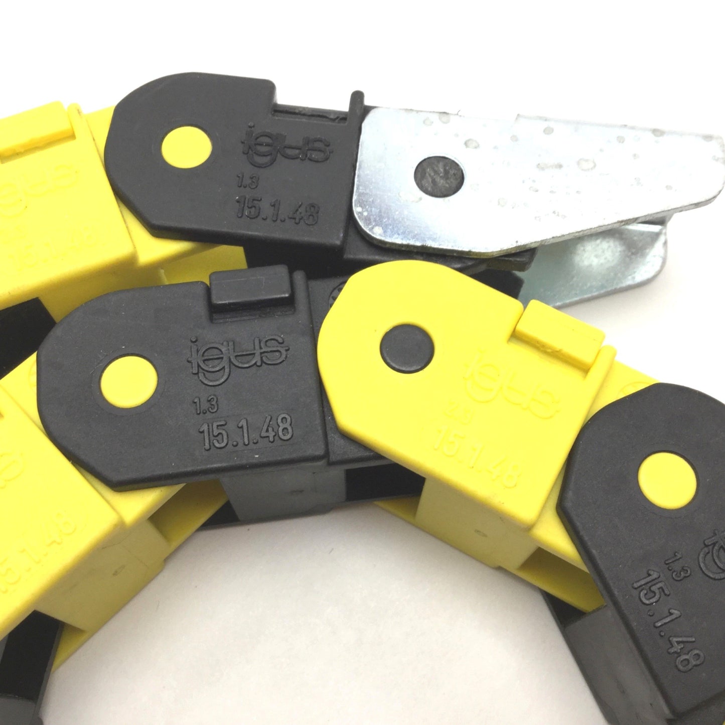 Used Igus 15.1.48 Energy Chain, Length: 24" x 1" (W) x 15/16" (H) With End Connectors