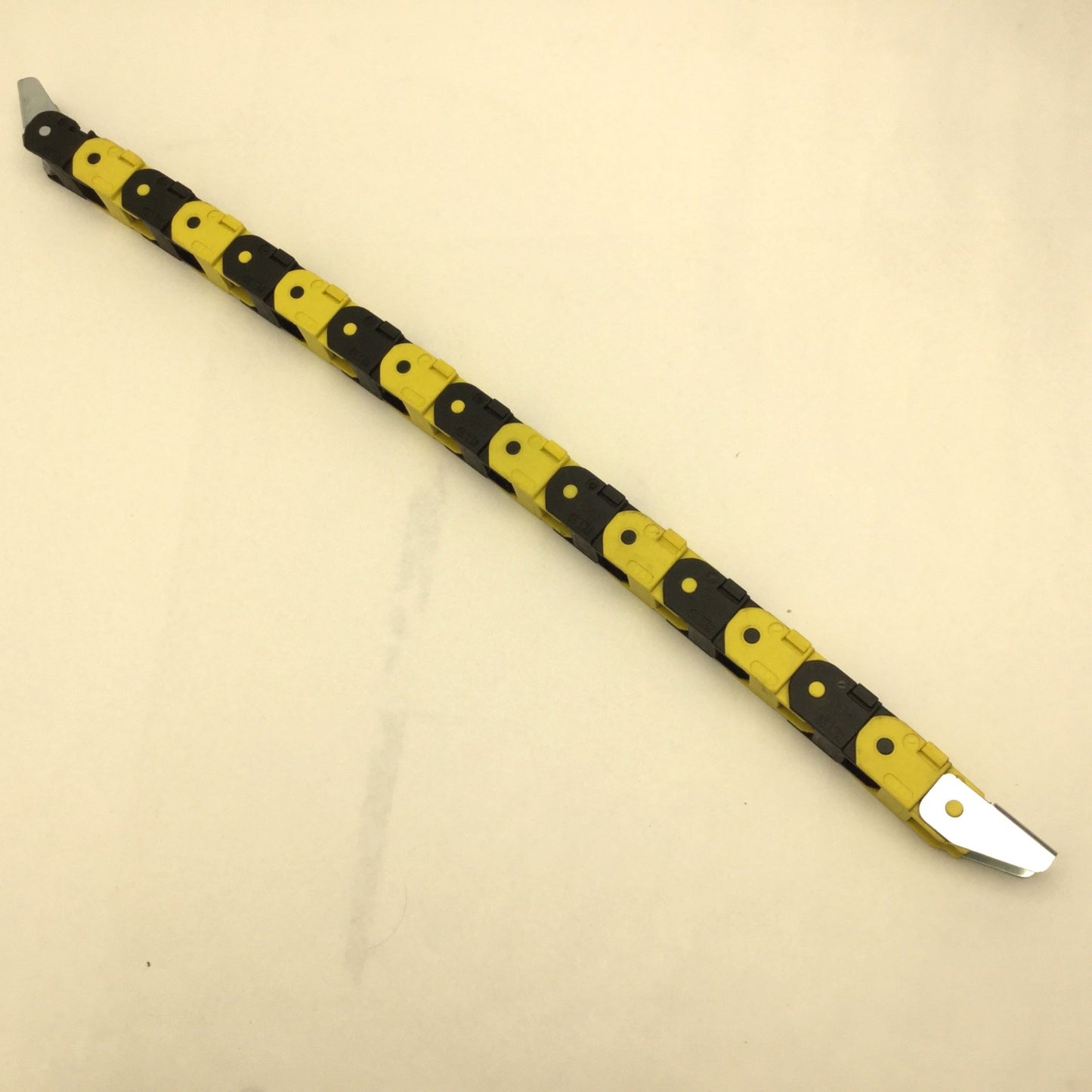 Used Igus 15.1.48 Energy Chain, Length: 20" x 1" (W) x 15/16" (H) With End Connectors