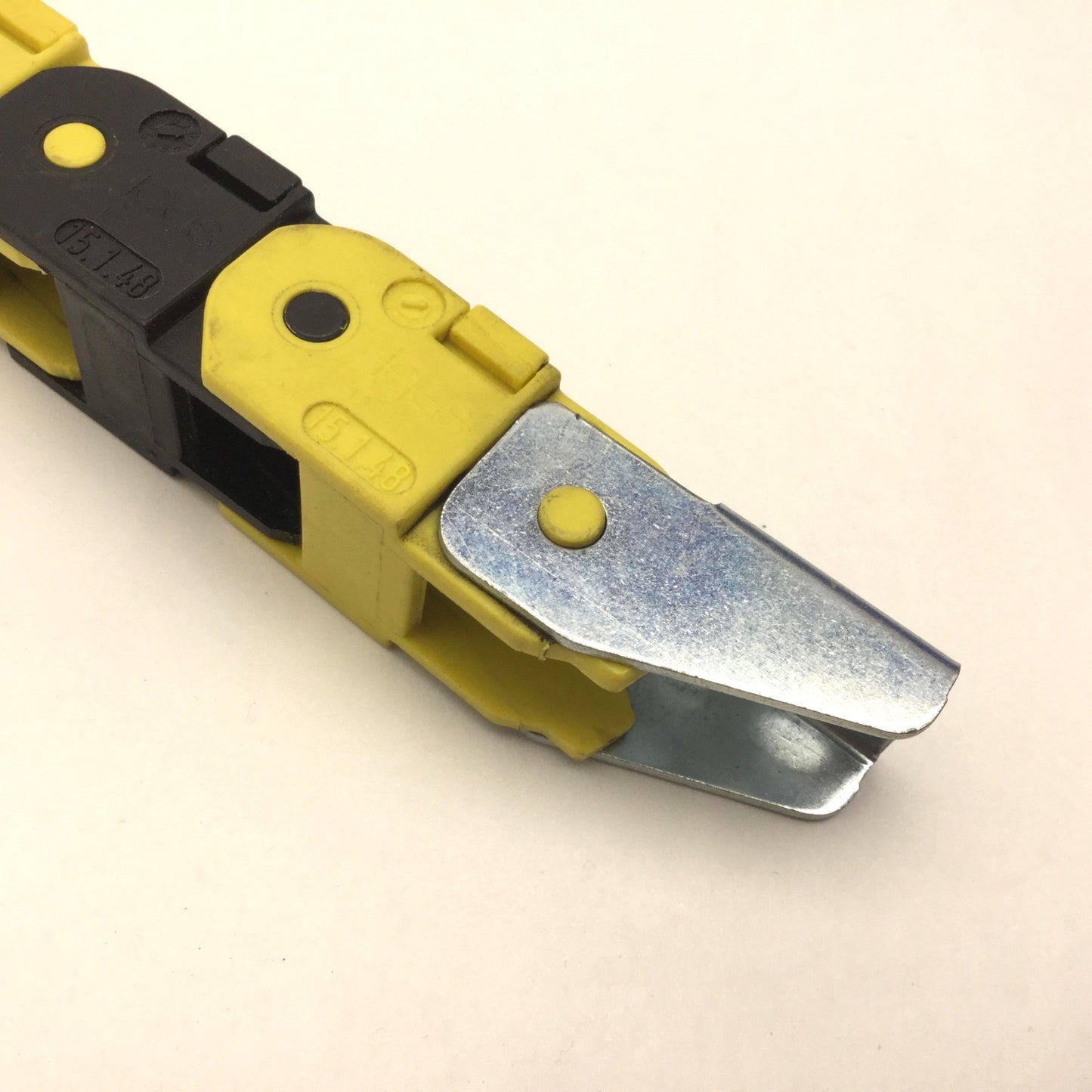 Used Igus 15.1.48 Energy Chain, Length: 20" x 1" (W) x 15/16" (H) With End Connectors
