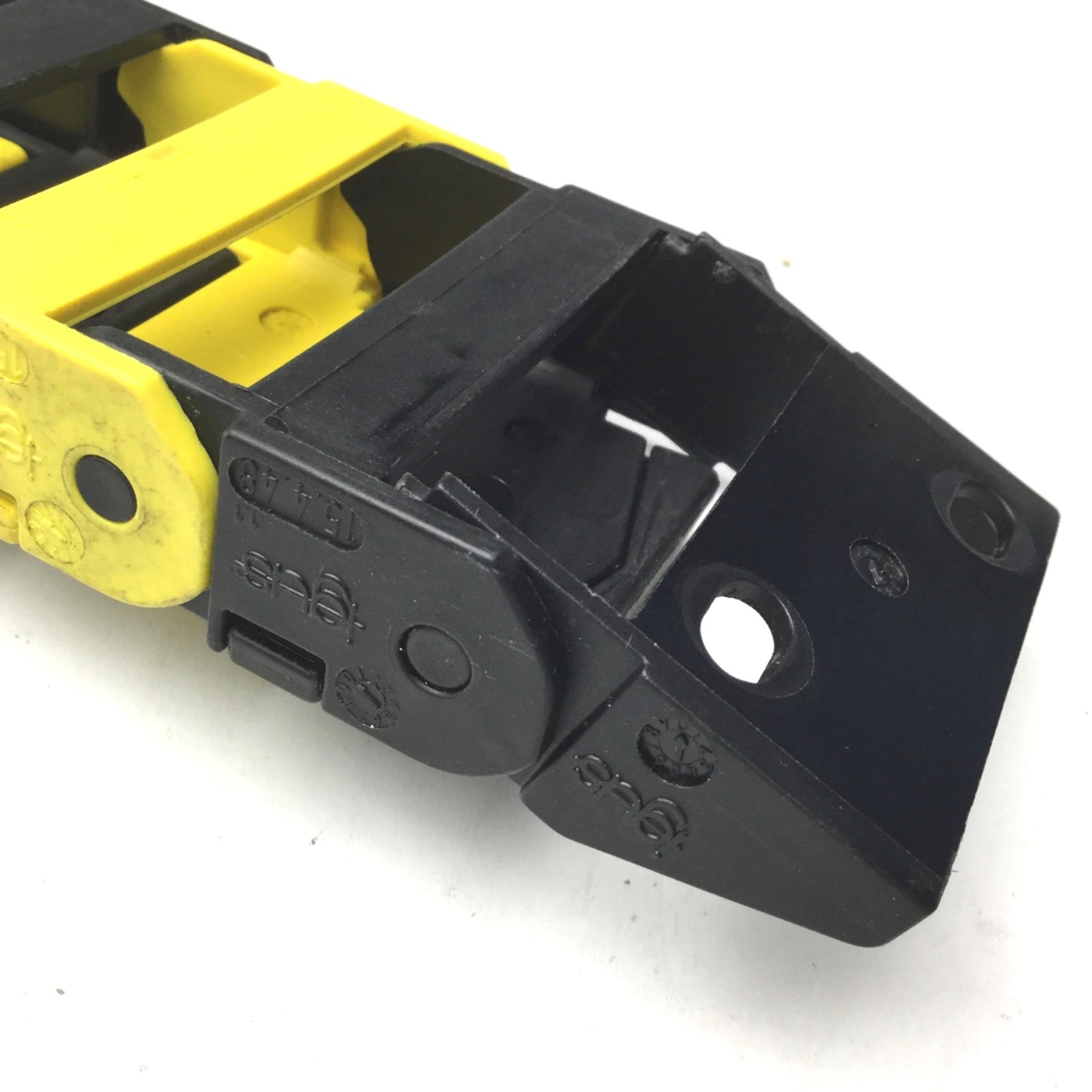 Used Igus 15.4.48 Energy Chain, Dimensions: 32"(L) x 2-3/8"(W) x 15/16"(H), 28 Links