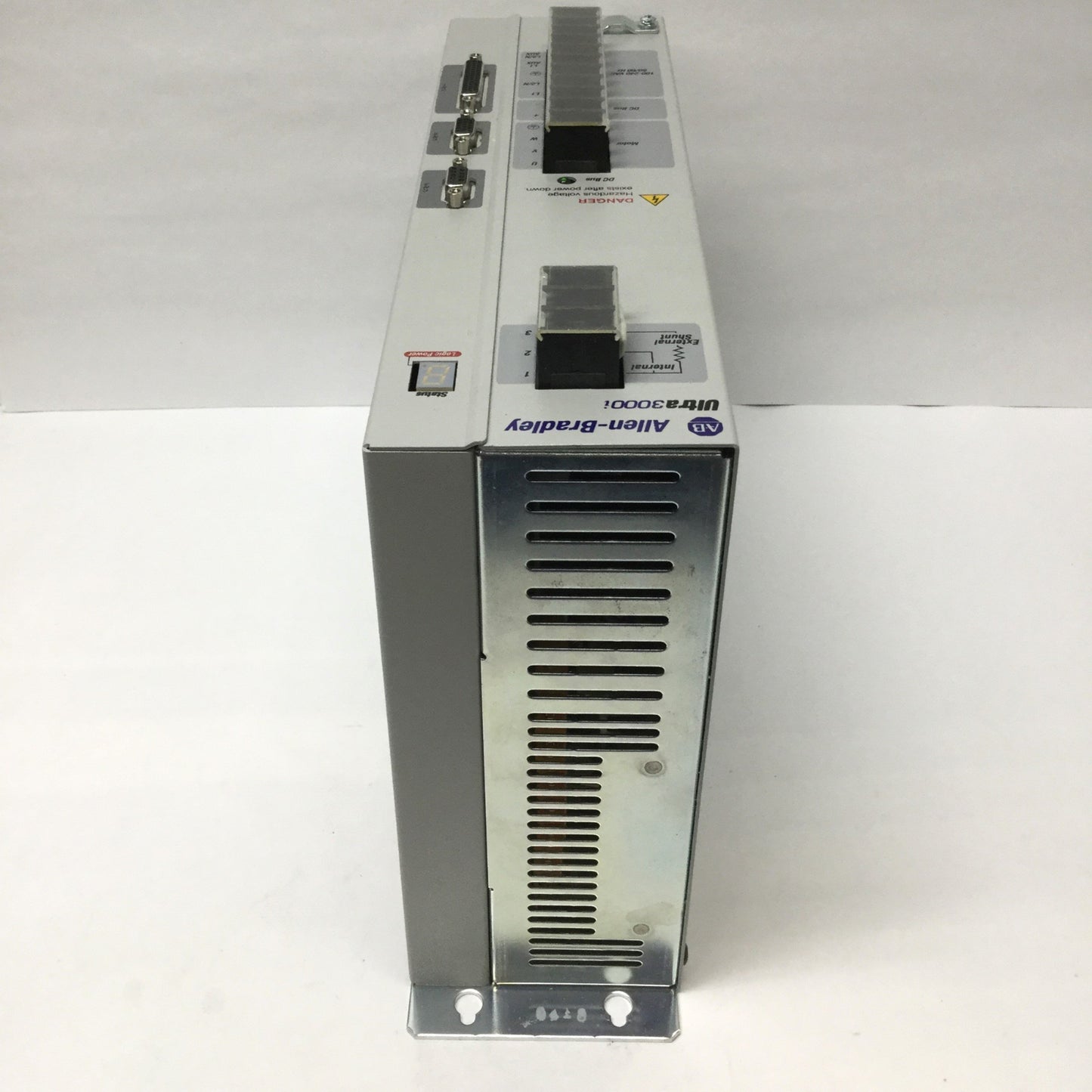 Used Allen Bradley 2098-DSD-030X Ultra3000i Indexing Servo Drive 15A, 120/240VAC 1PH